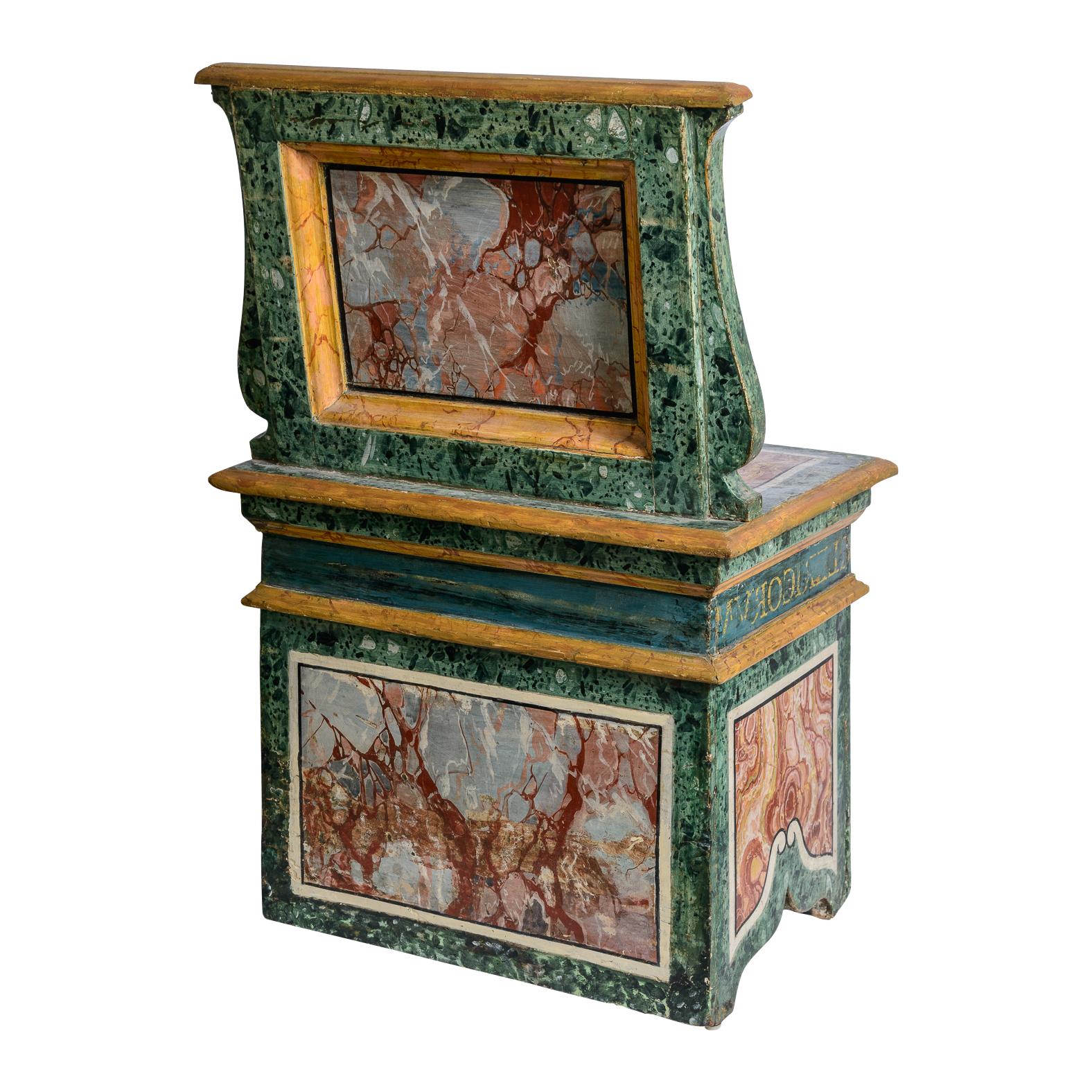 Italian 19th Century Hand Painted Faux Marble Hall Chairs With Armorials, Pair In Good Condition For Sale In West Palm Beach, FL
