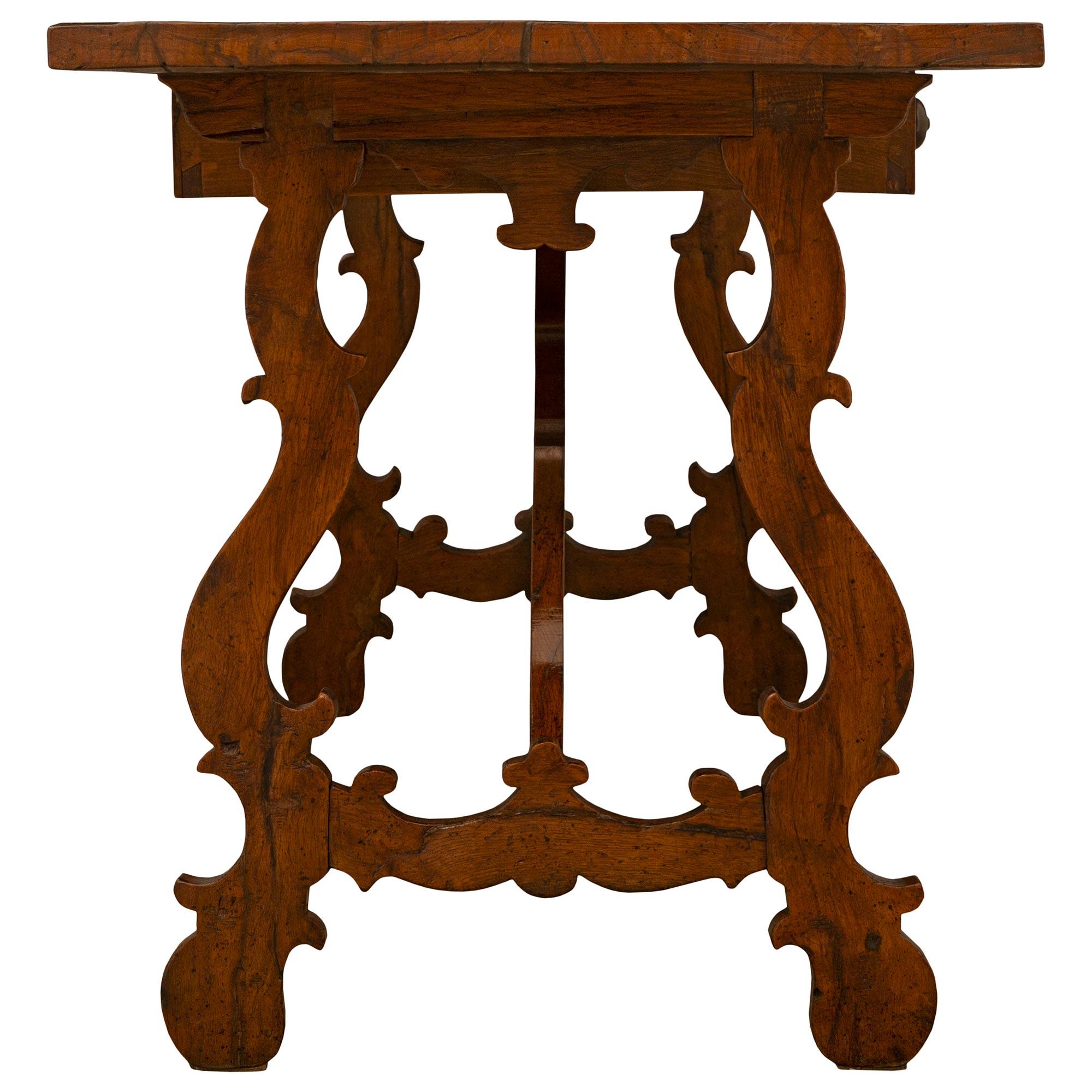 An attractive Italian 19th century Oak trestle table/desk In Good Condition For Sale In West Palm Beach, FL