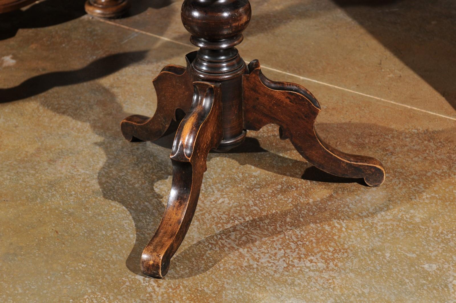 Marqueterie Table Guéridon italienne du 19ème siècle de style Louis Philippe avec décor en marqueterie