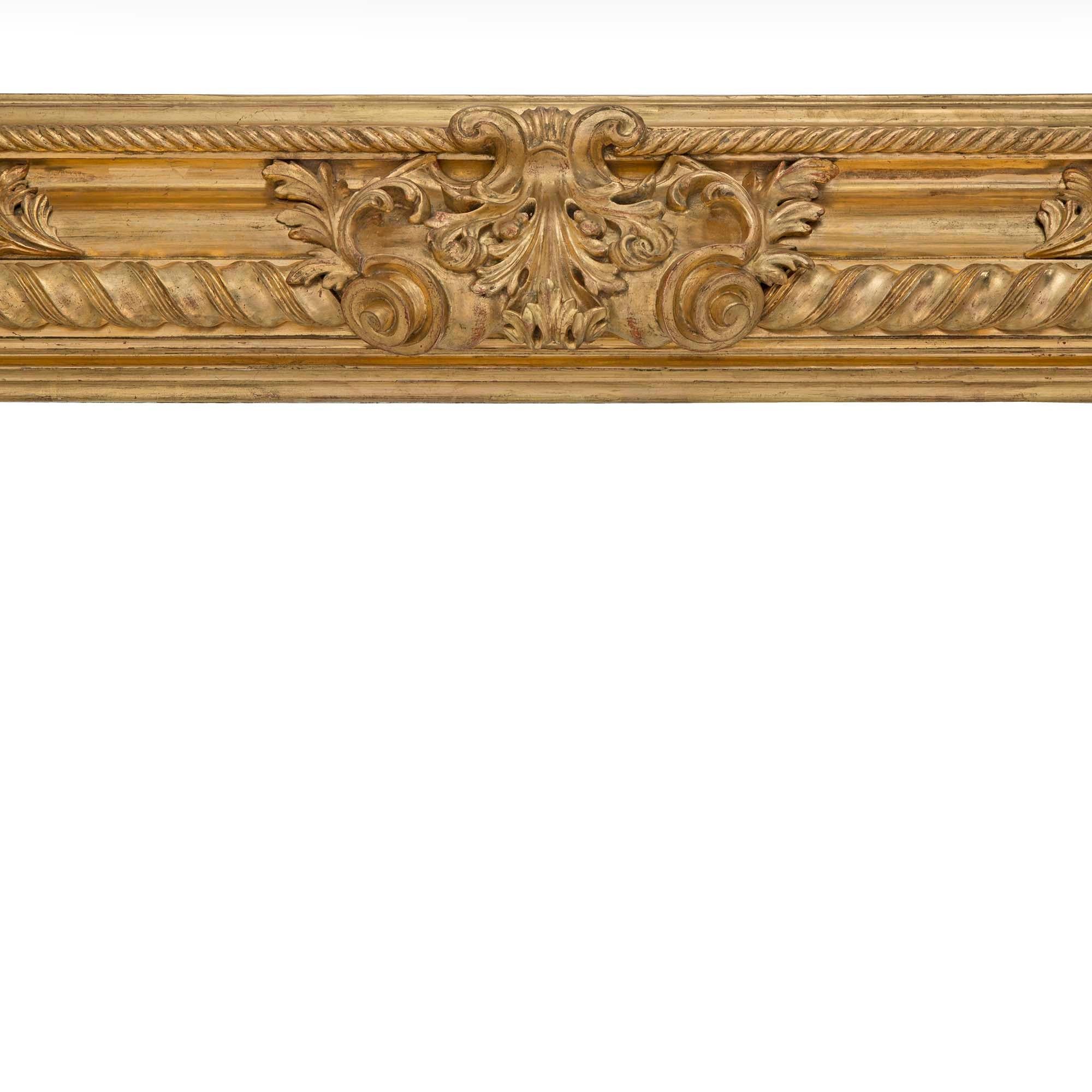 XIXe siècle Miroir rectangulaire italien du 19ème siècle en bois doré de style Louis XIV en vente