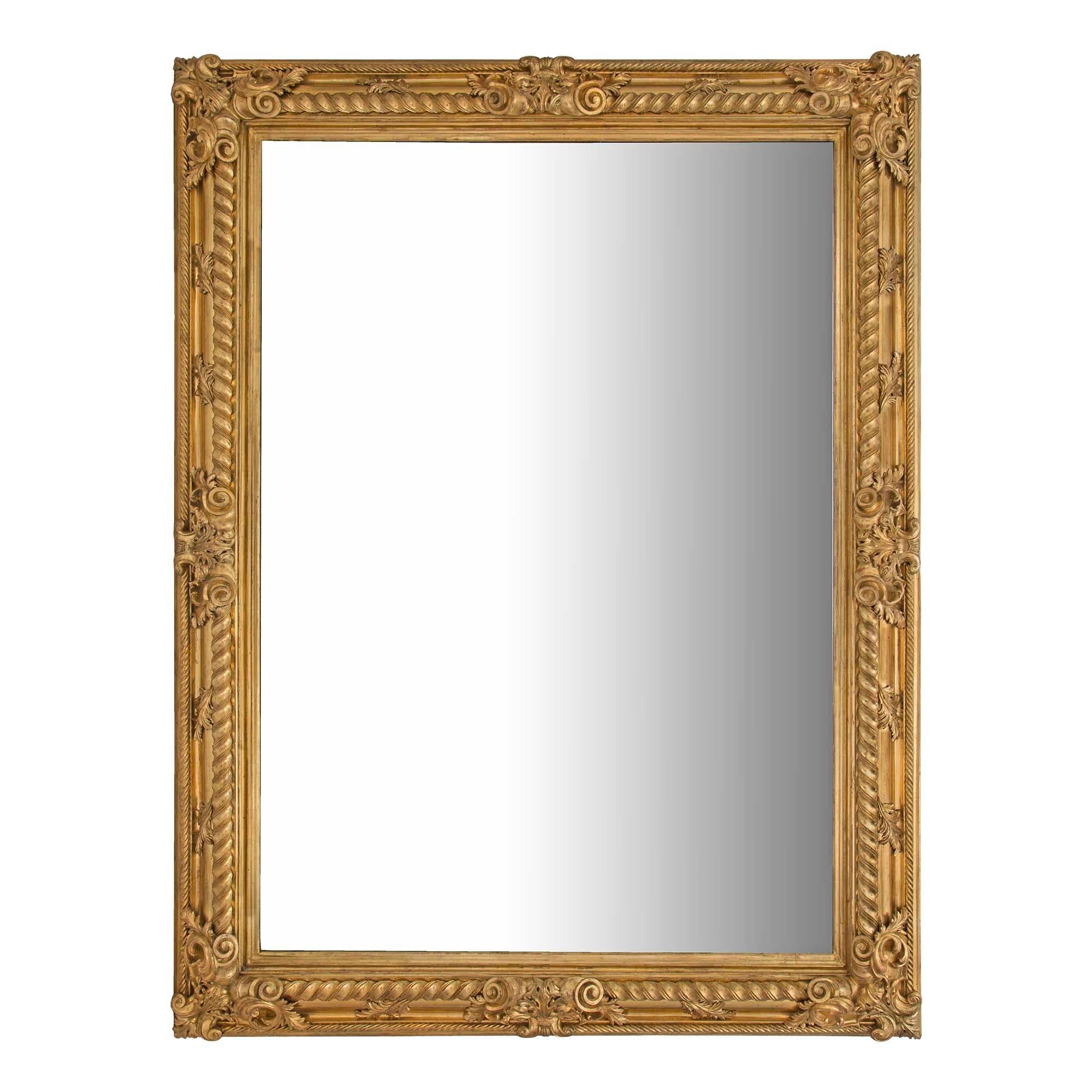 Miroir rectangulaire italien du 19ème siècle en bois doré de style Louis XIV en vente 2