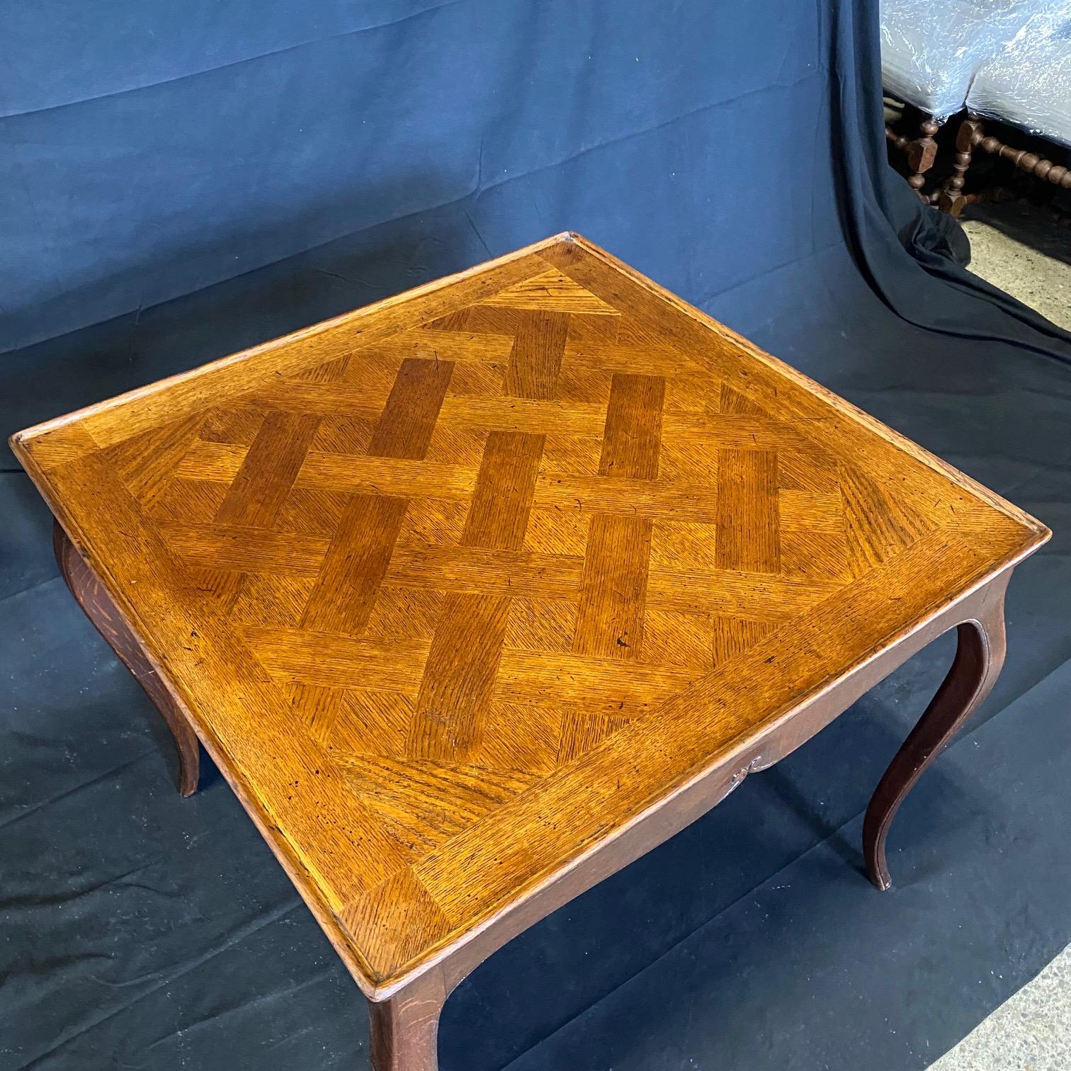 Italian 19th Century Louis XV Oak Side Table with Herringbone Pattern For Sale 6