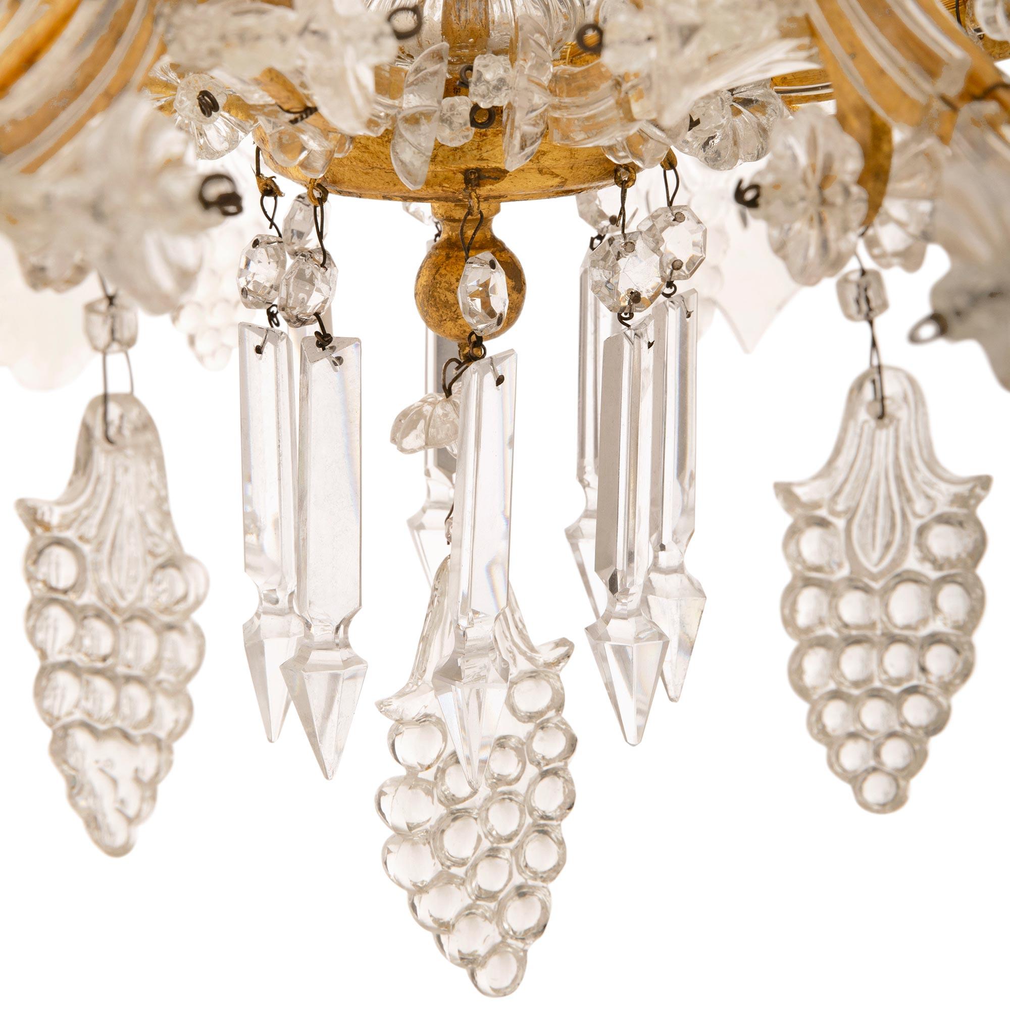 Lustre italien du 19ème siècle de style Louis XV en fer doré, cristal et verre en vente 2