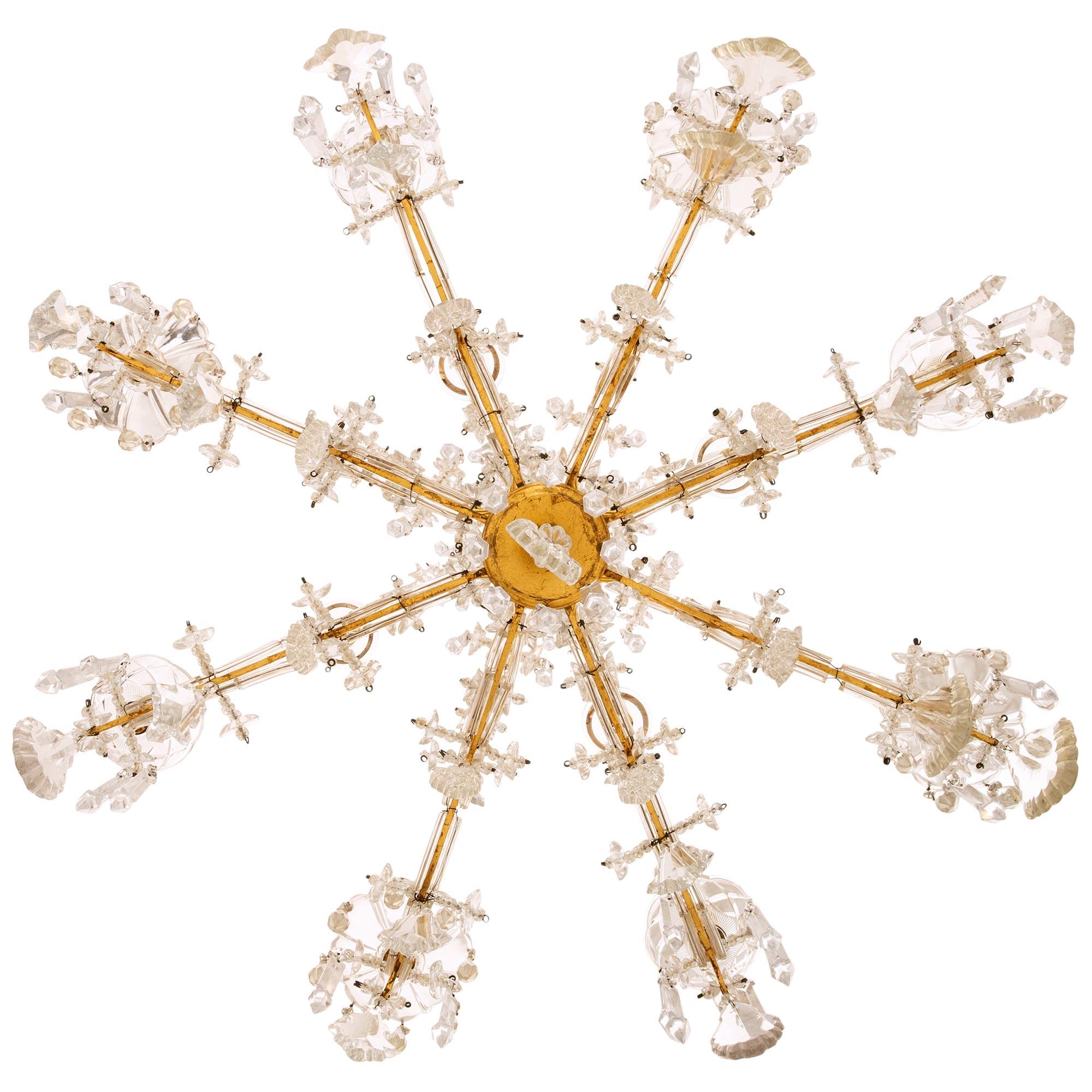 Lustre italien du 19ème siècle de style Louis XV en fer doré, cristal et verre en vente 3