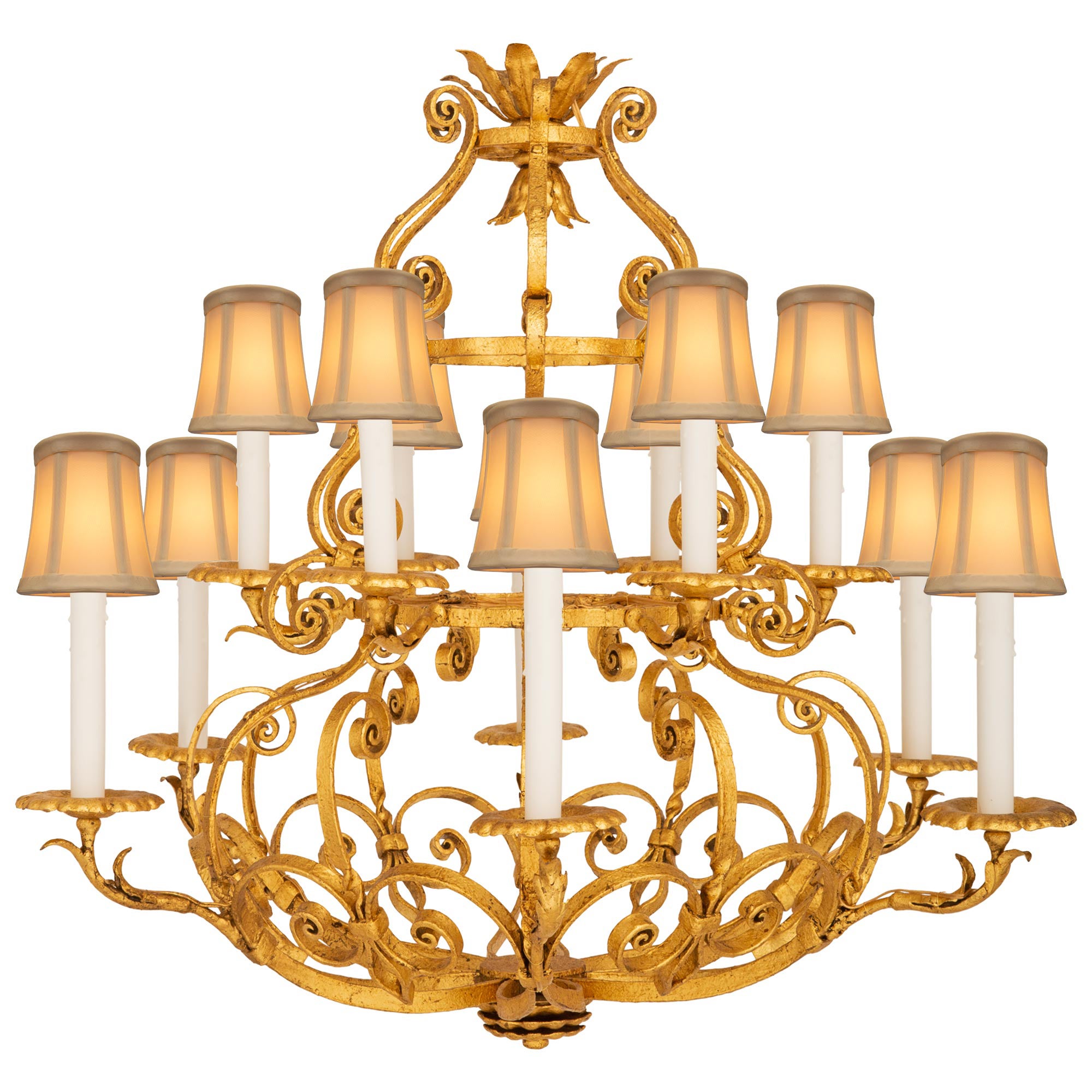 Lampadario italiano del XIX secolo in metallo dorato Luigi XV St. in vendita