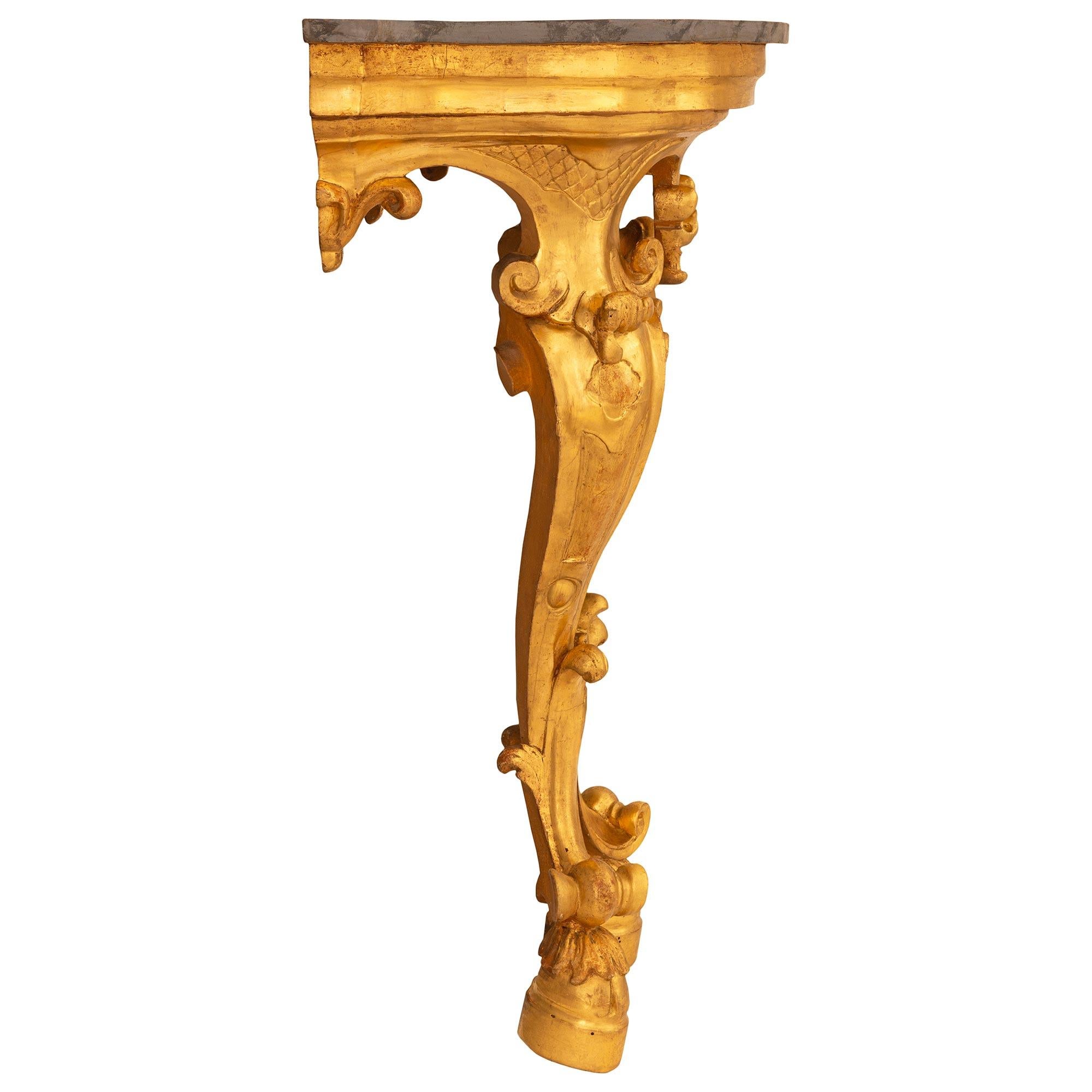 Italienische Konsolen aus Giltwood und bemaltem Marmor aus dem 19. Jahrhundert im Stil Louis XV (Faux bois) im Angebot