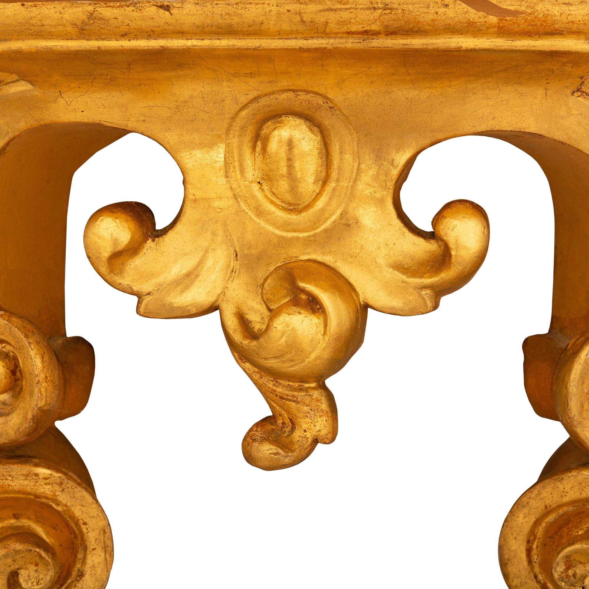 Italienische Konsolen aus Giltwood und bemaltem Marmor aus dem 19. Jahrhundert im Stil Louis XV im Zustand „Gut“ im Angebot in West Palm Beach, FL