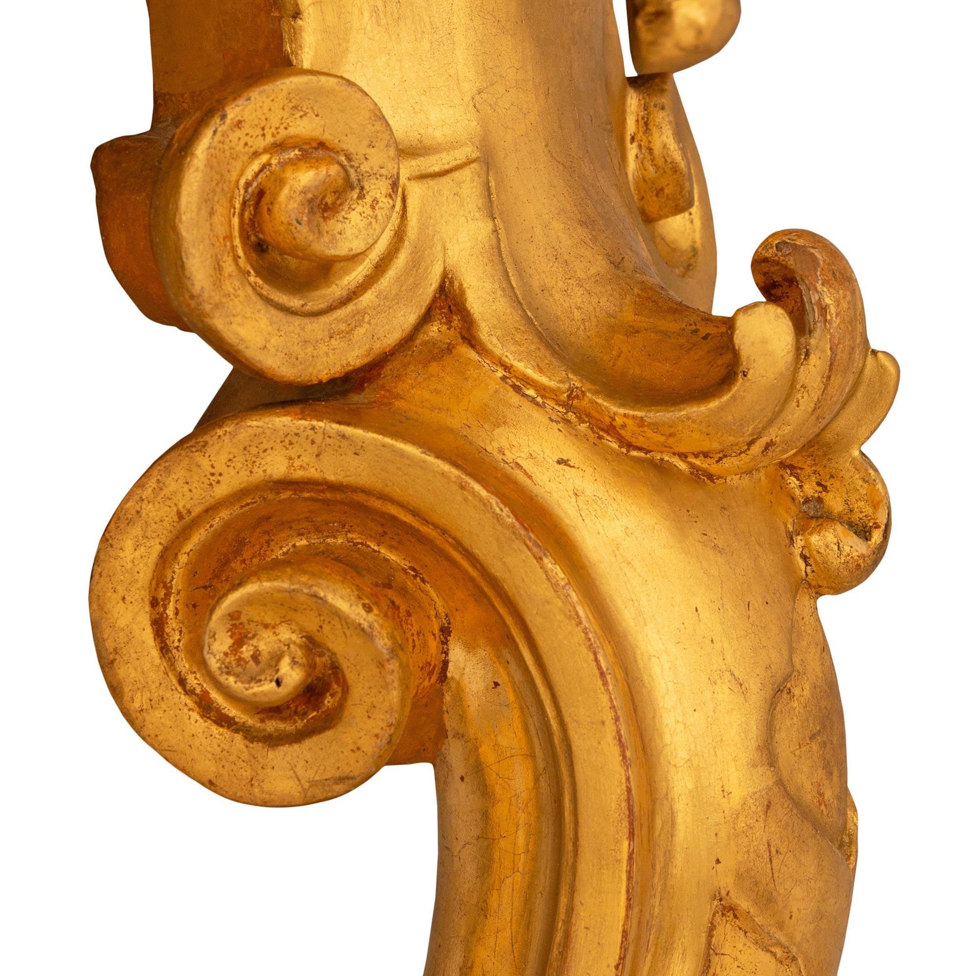 Italienische Konsolen aus Giltwood und bemaltem Marmor aus dem 19. Jahrhundert im Stil Louis XV im Angebot 1