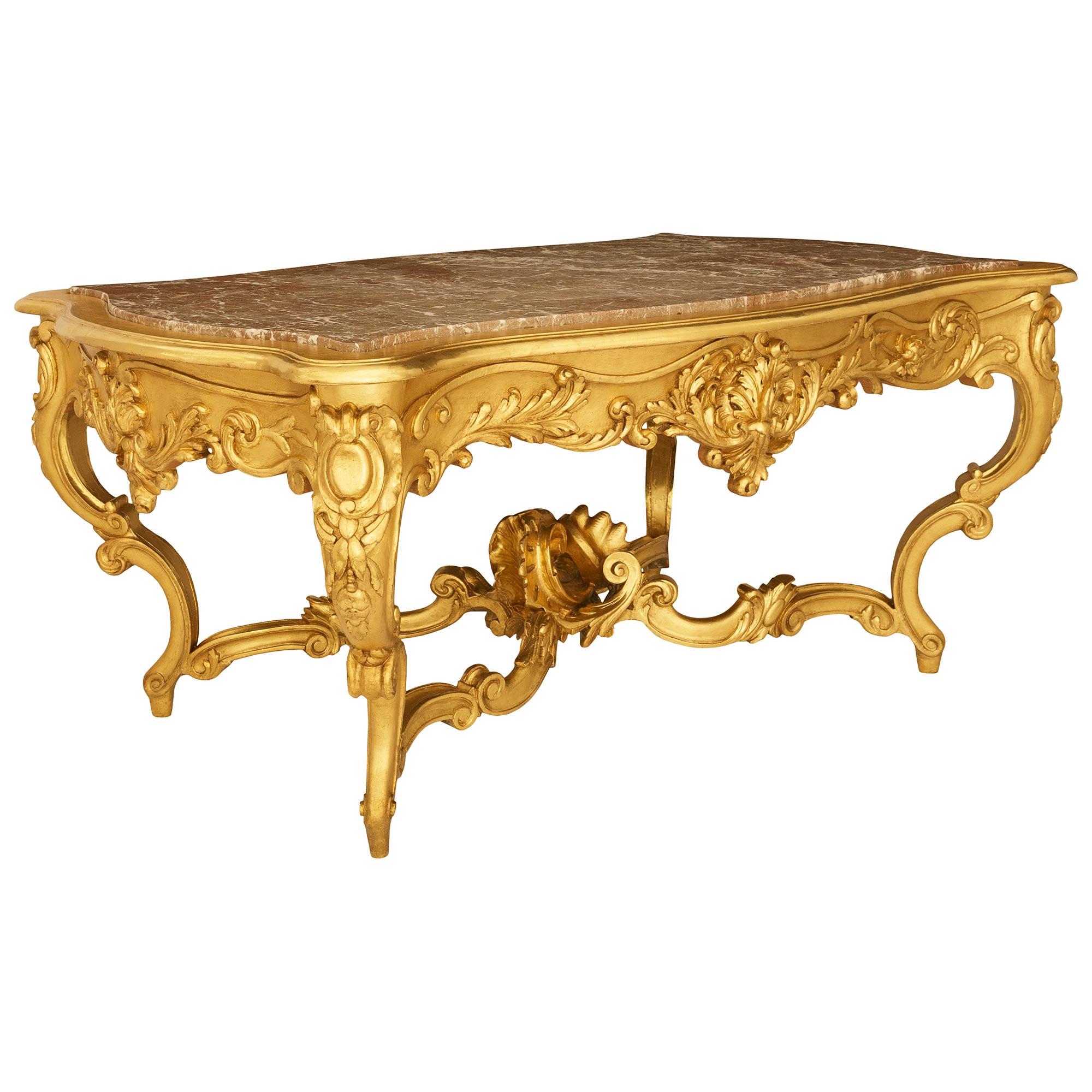 Mesa de centro italiana de madera dorada y mármol Luis XV del siglo XIX Italiano en venta