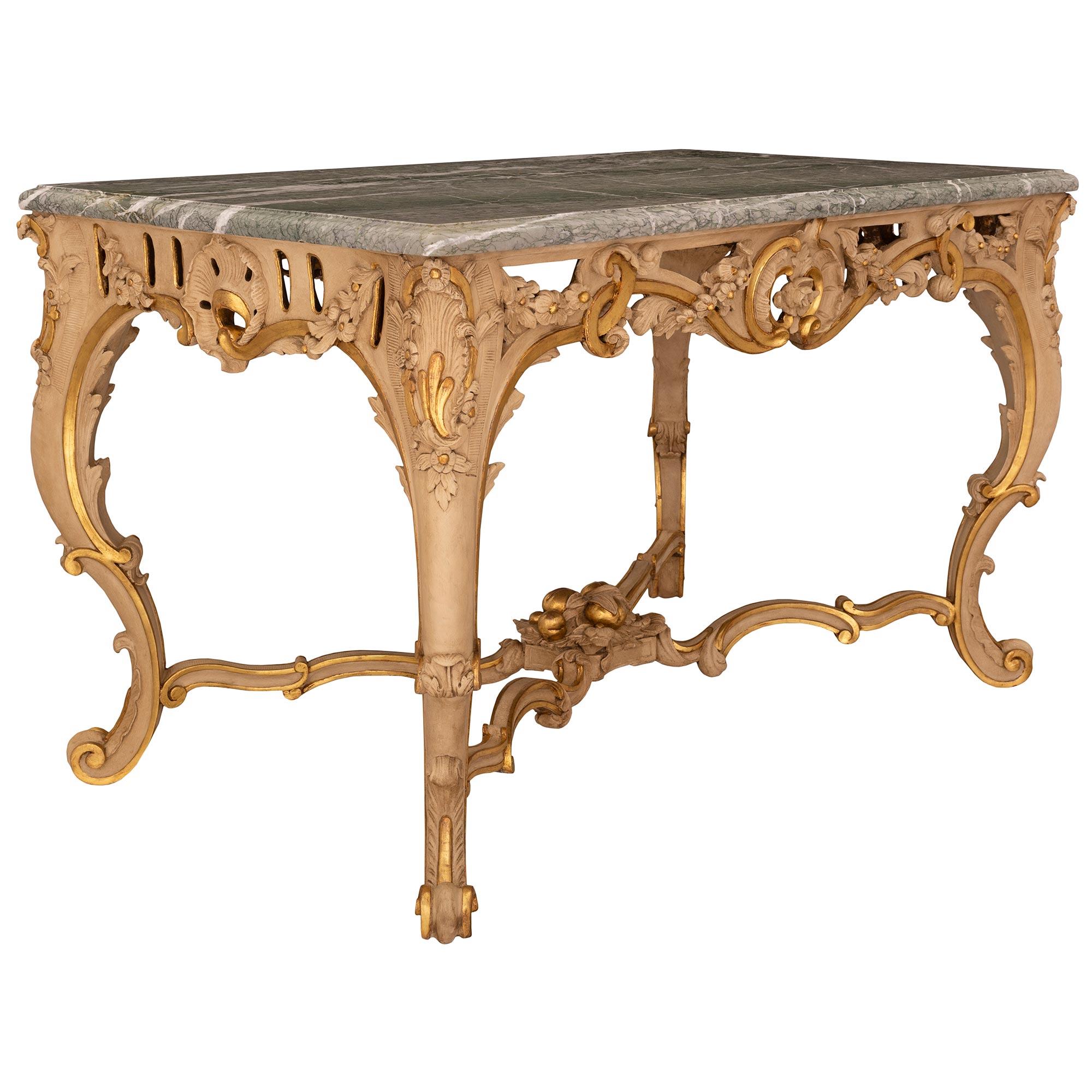 Mesa de centro italiana de madera dorada y mármol Luis XV del siglo XIX Italiano en venta