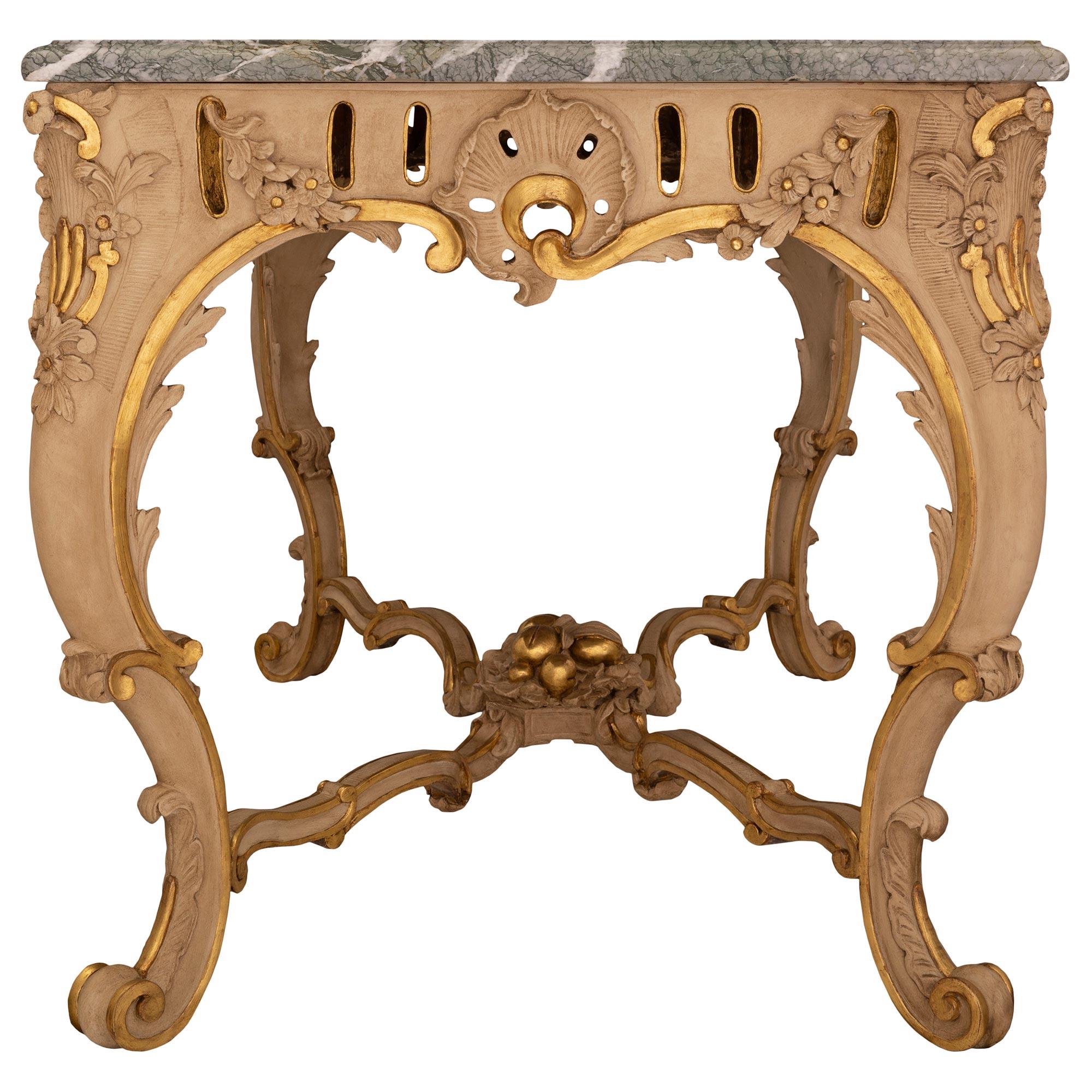 Mesa de centro italiana de madera dorada y mármol Luis XV del siglo XIX Mármol en venta