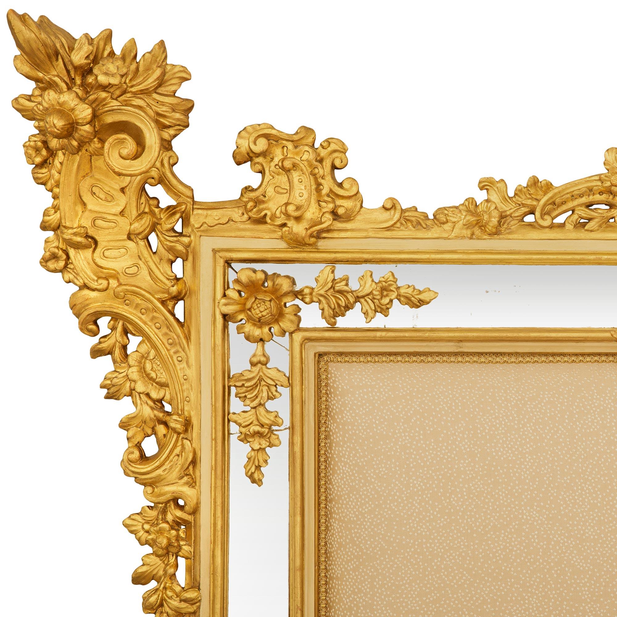 Italienisch 19. Jahrhundert Louis XV st. Giltwood und Spiegel König Größe Kopfteil im Zustand „Gut“ im Angebot in West Palm Beach, FL