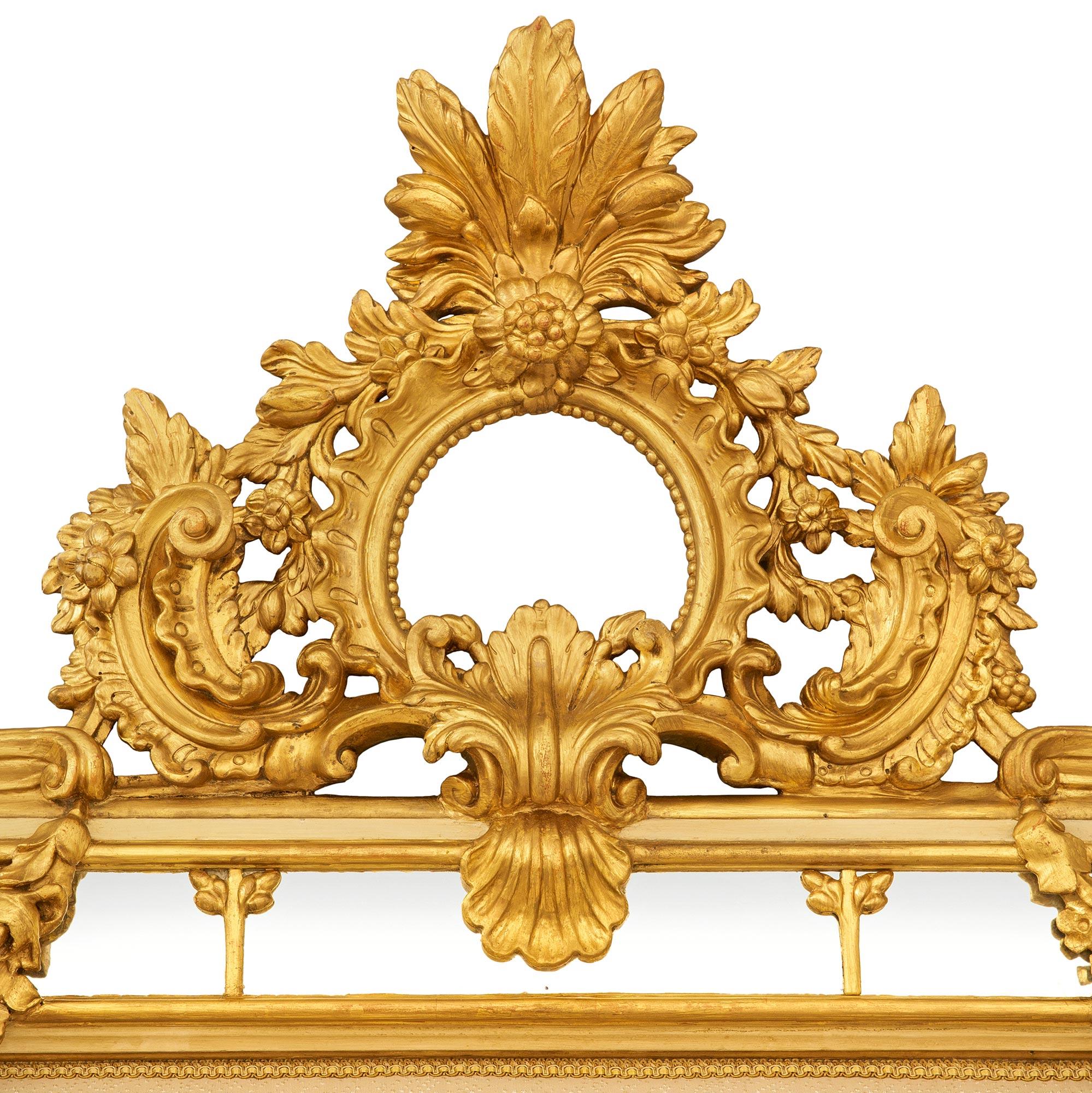 Italienisch 19. Jahrhundert Louis XV st. Giltwood und Spiegel König Größe Kopfteil im Angebot 1