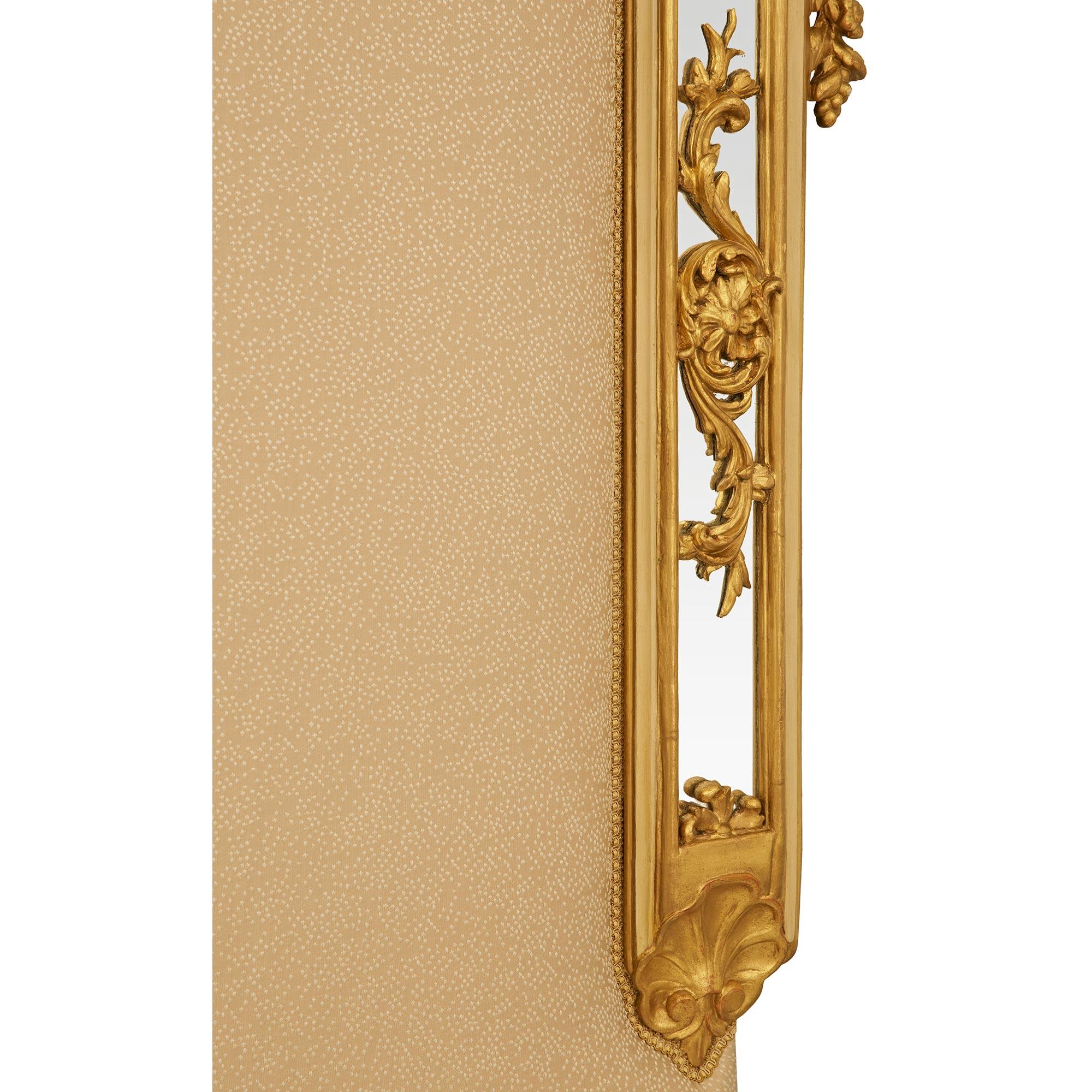Italienisch 19. Jahrhundert Louis XV st. Giltwood und Spiegel König Größe Kopfteil im Angebot 4