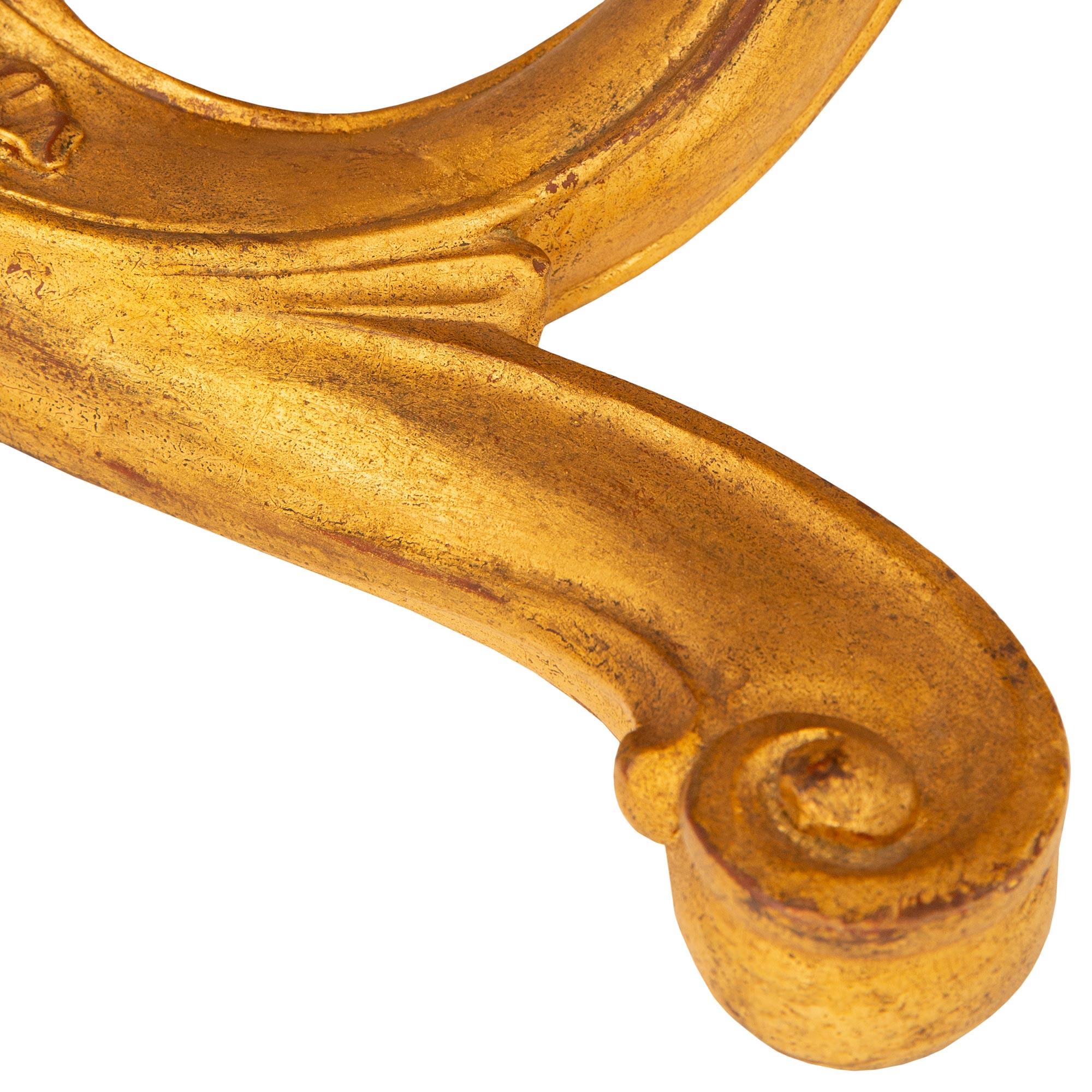 Banco italiano de madera dorada estilo Luis XV del siglo XIX en venta 4
