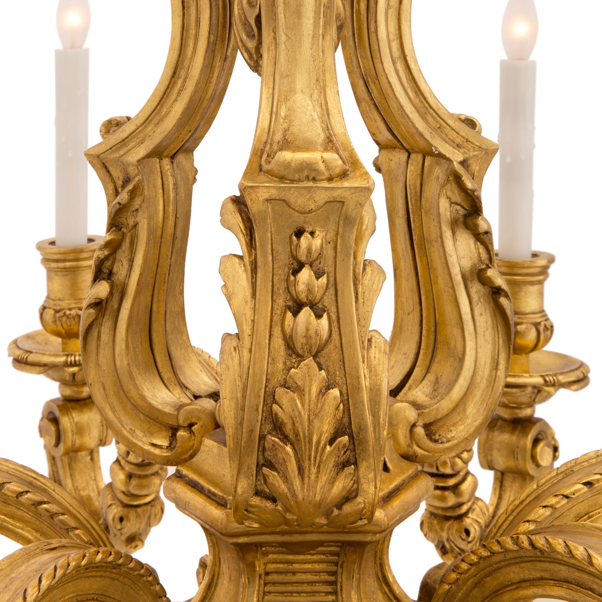 Bois doré Lustre italien du XIXe siècle en bois doré Louis XV du XIXe siècle en vente