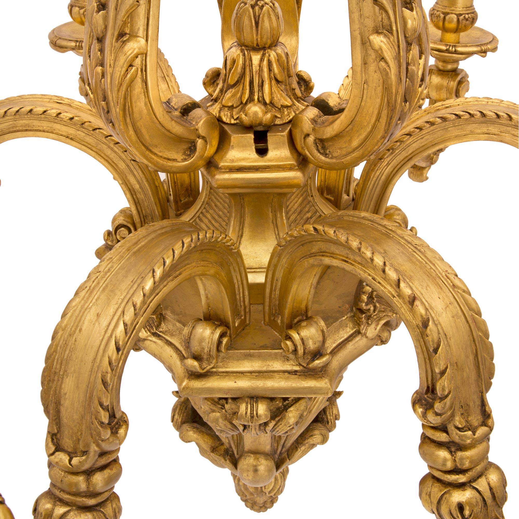 Lustre italien du XIXe siècle en bois doré Louis XV du XIXe siècle en vente 1