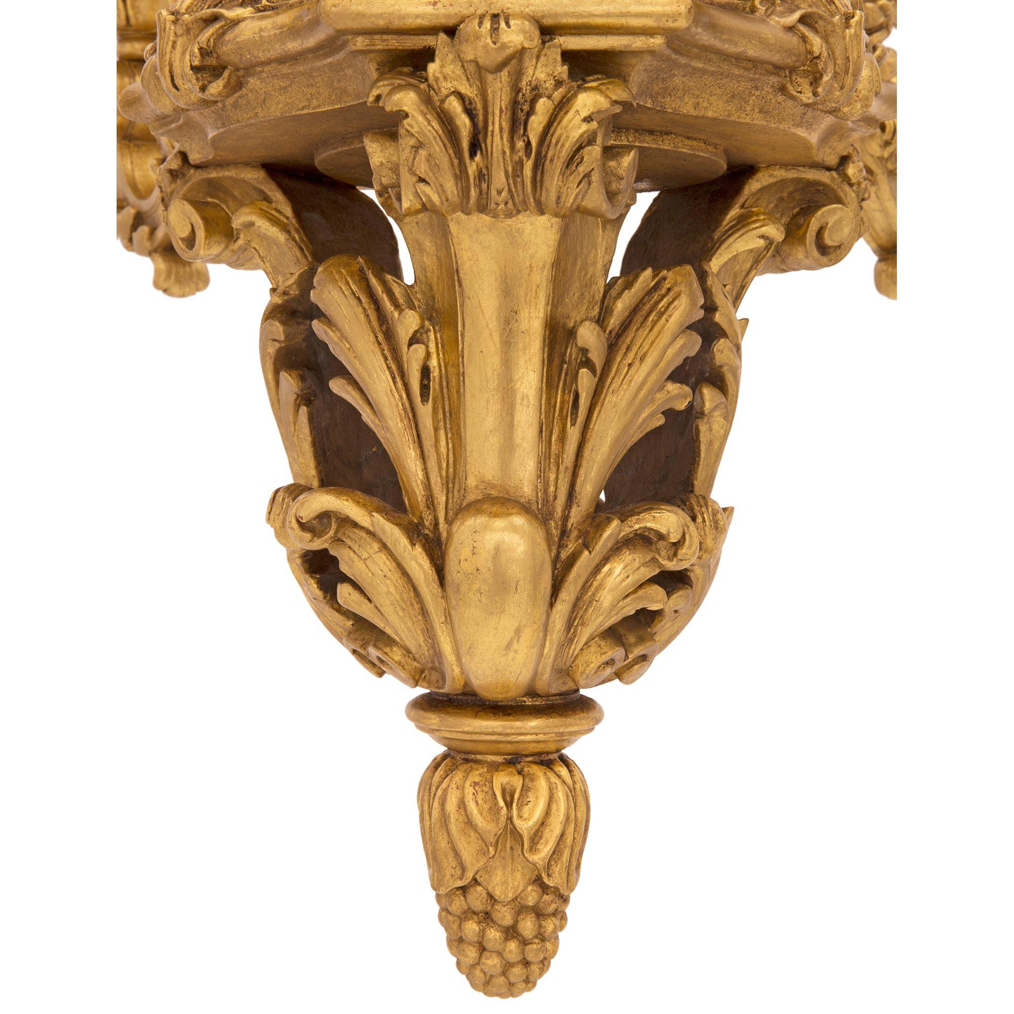 Lustre italien du XIXe siècle en bois doré Louis XV du XIXe siècle en vente 3