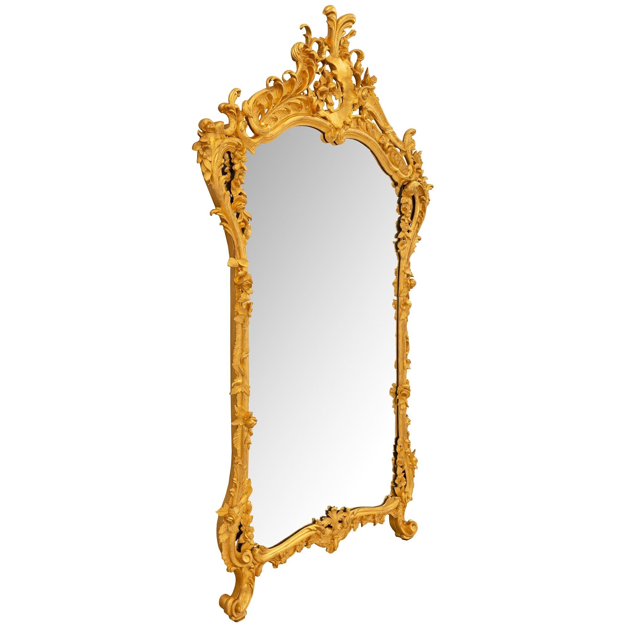 Italian 19th Century Louis XV St. Giltwood Mirror In Good Condition For Sale In West Palm Beach, FL