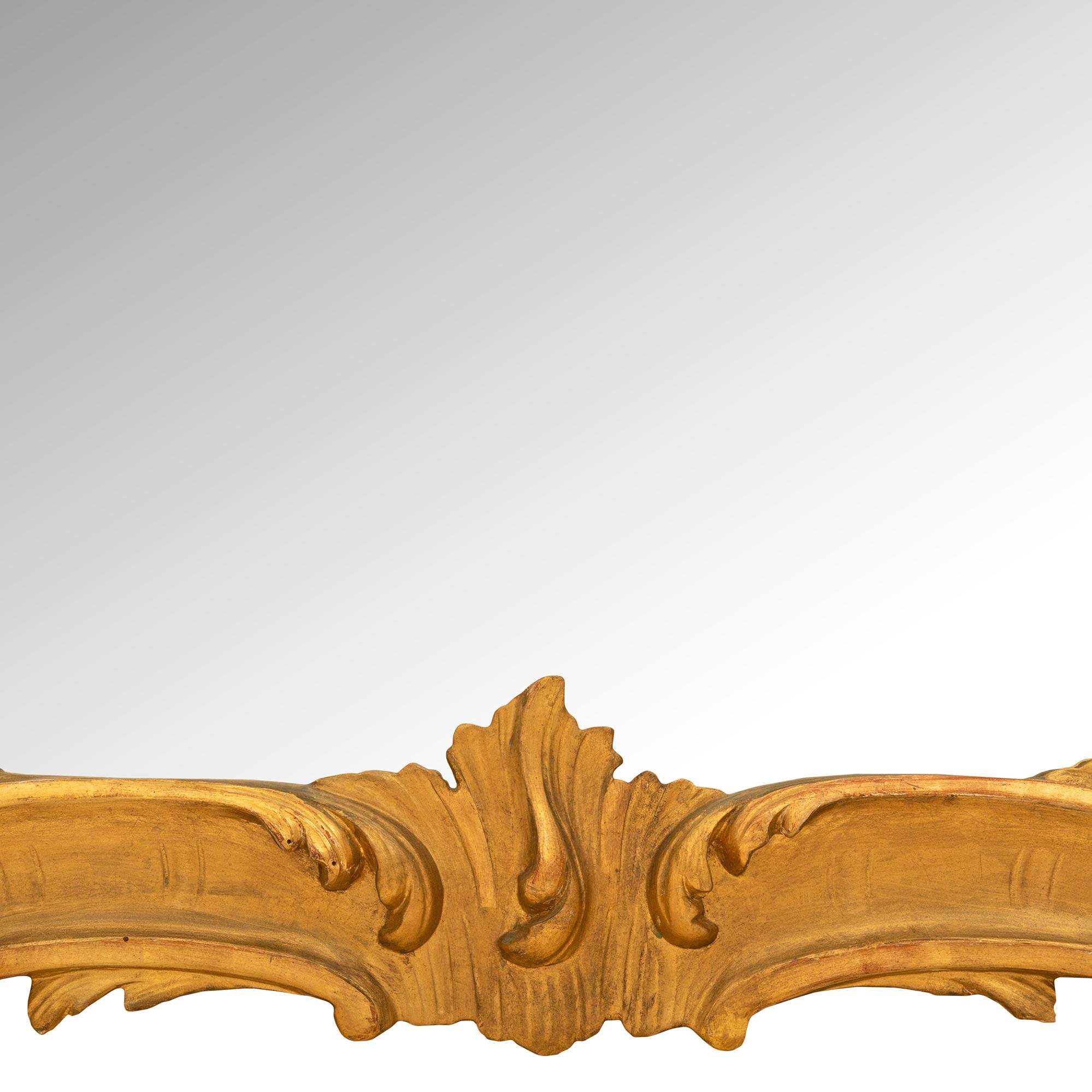 Italienischer Louis-XV-Spiegel aus vergoldetem Holz, 19. Jahrhundert im Angebot 5