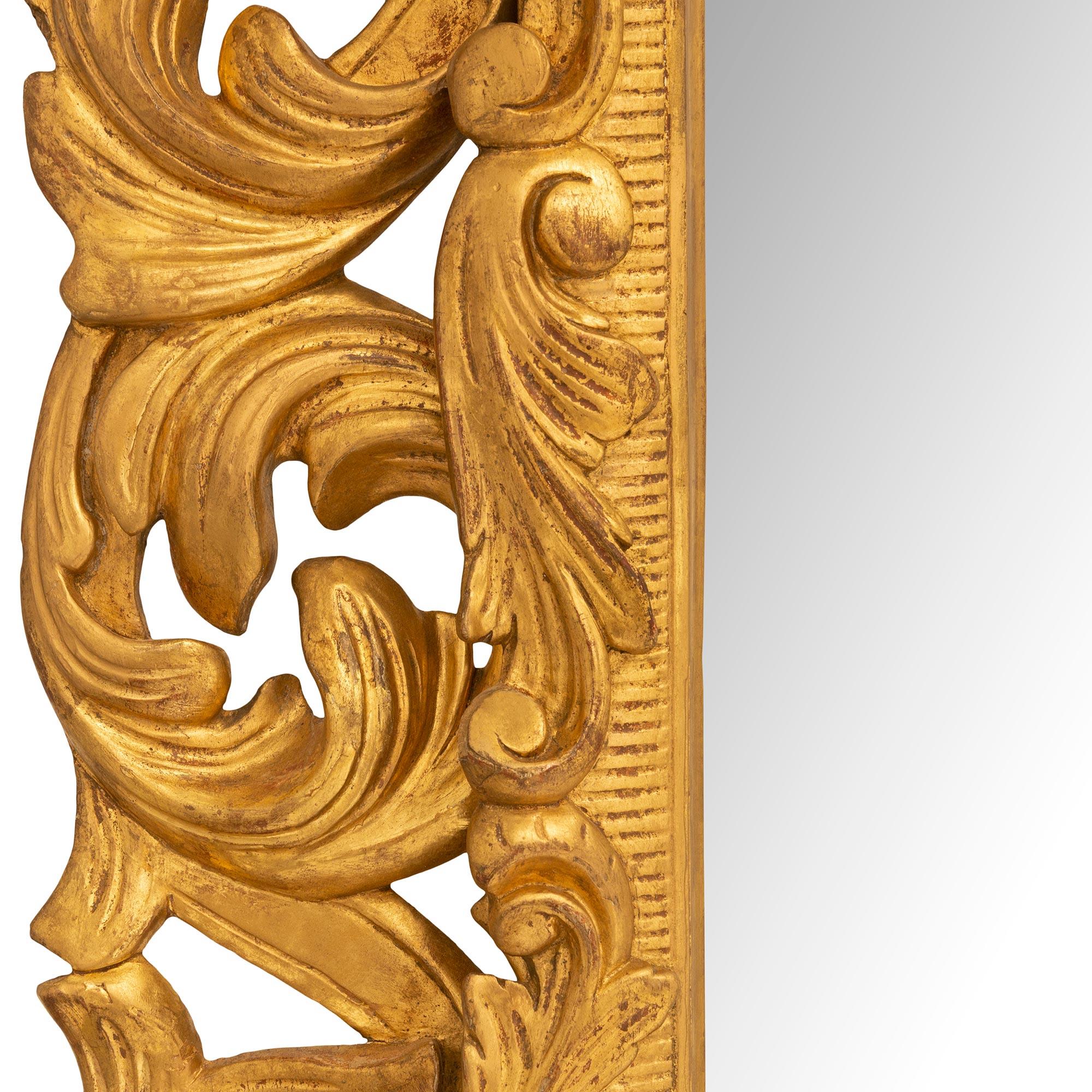 Miroir italien du 19ème siècle en bois doré de style Louis XV de Florence en vente 2