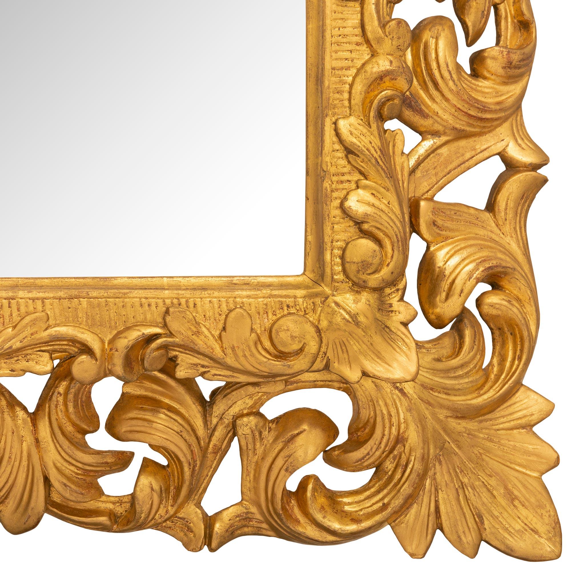Miroir italien du 19ème siècle en bois doré de style Louis XV de Florence en vente 4