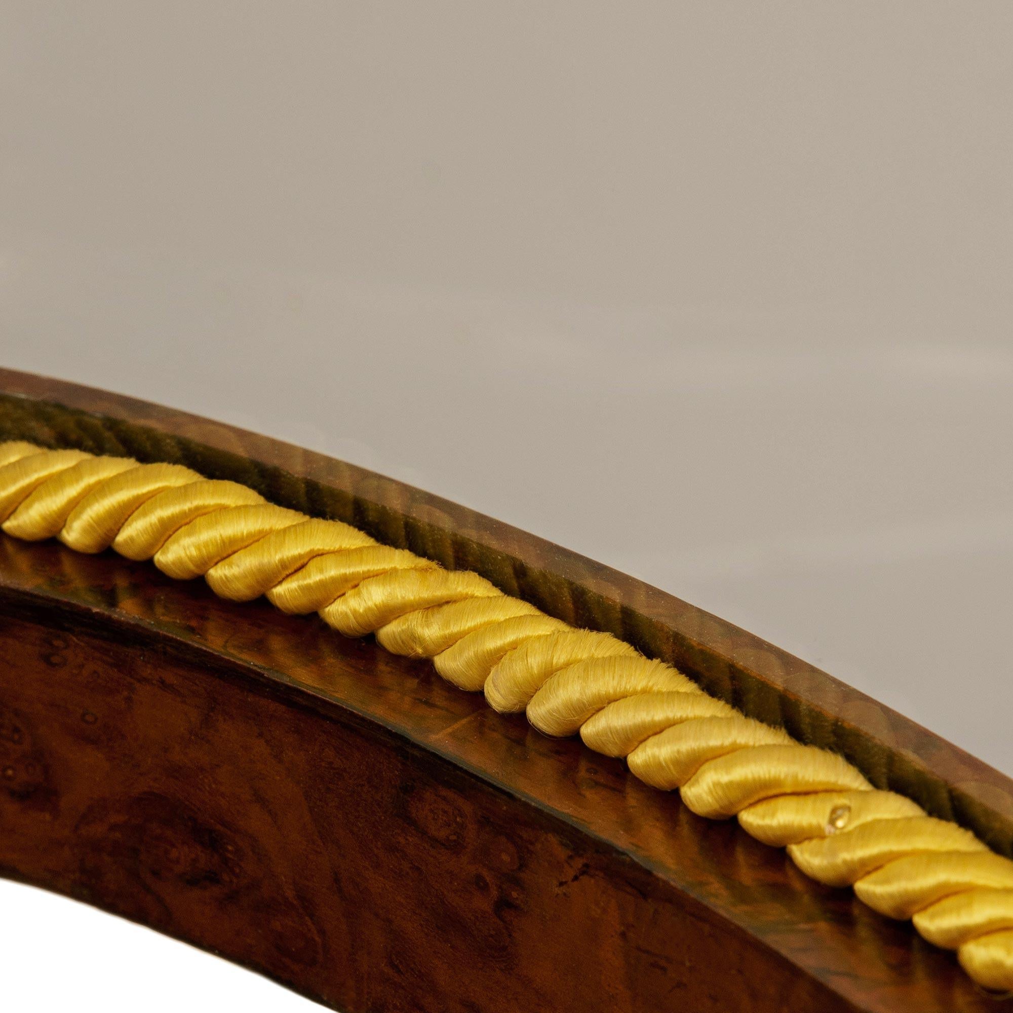 Buffet italiano del XIX secolo in stile Luigi XV in legno d'ulivo, ormù e vetro in vendita 6