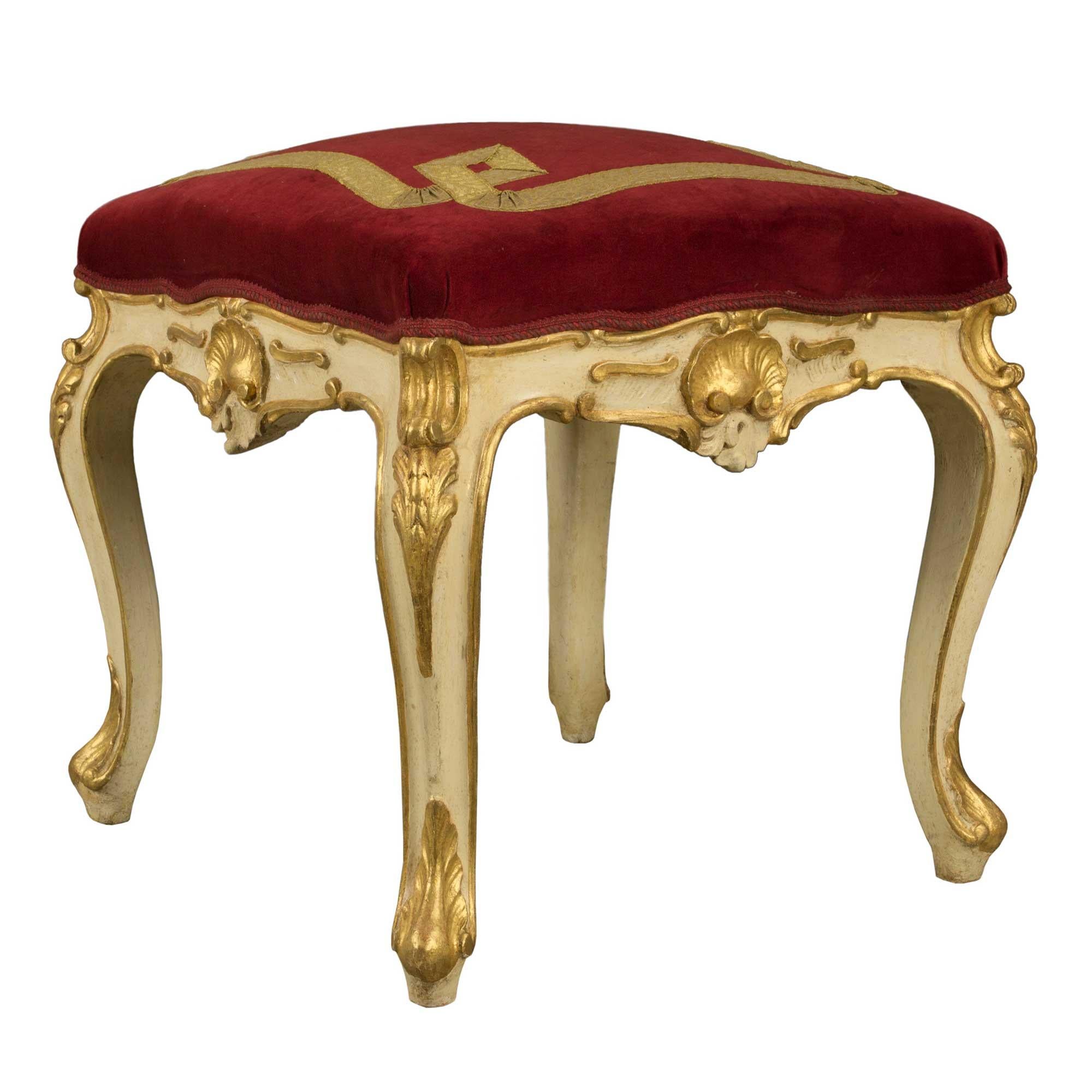 Italian 19th Century Louis XV St. Patinated and Giltwood Stools In Good Condition For Sale In West Palm Beach, FL