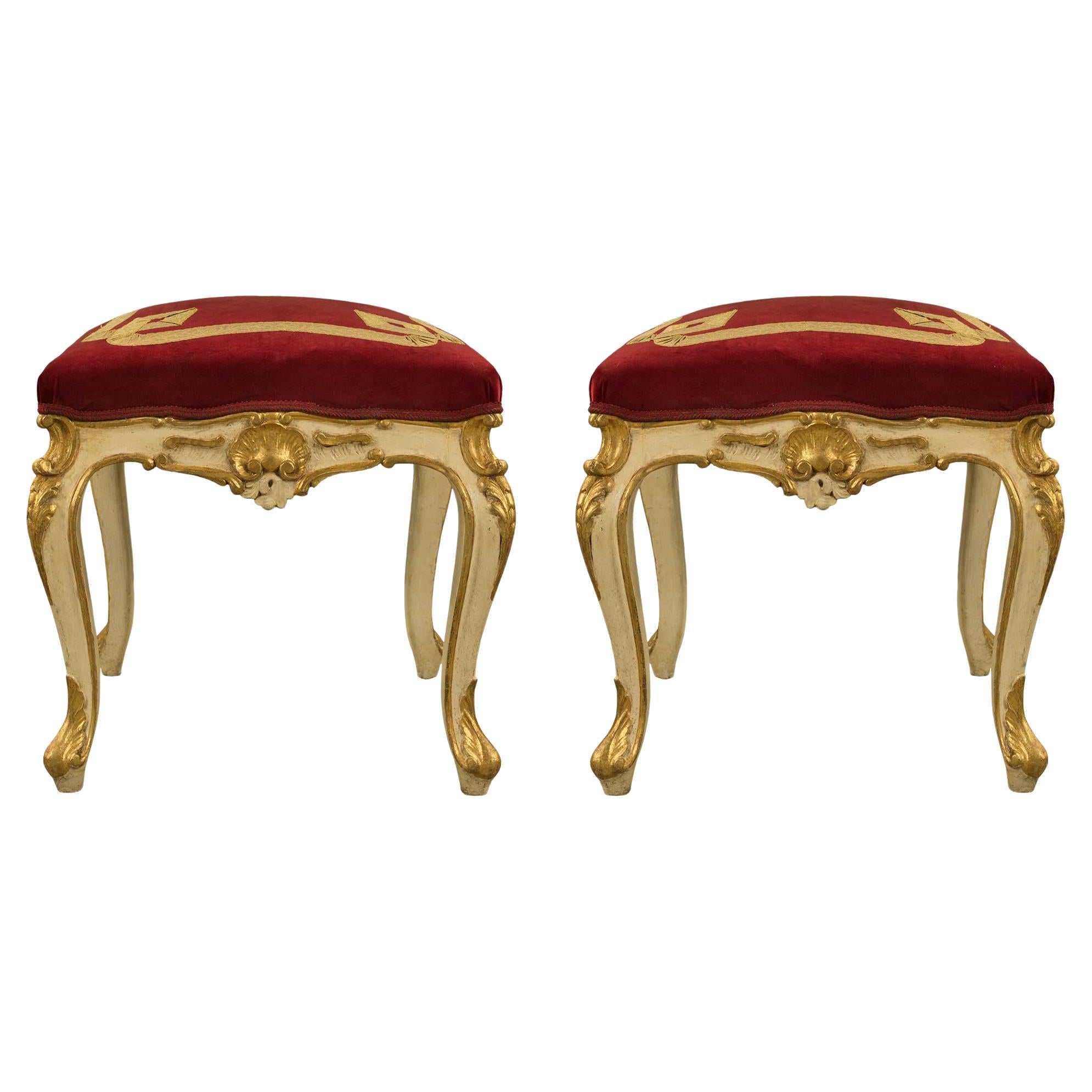 Tabourets italiens du XIXe siècle en bois patiné et doré de style Louis XV en vente