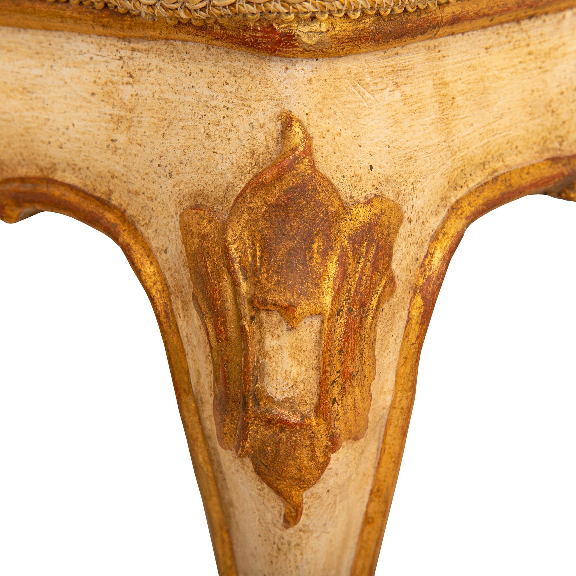 Banco italiano del siglo XIX de madera patinada y meca de estilo Luis XV Tela en venta