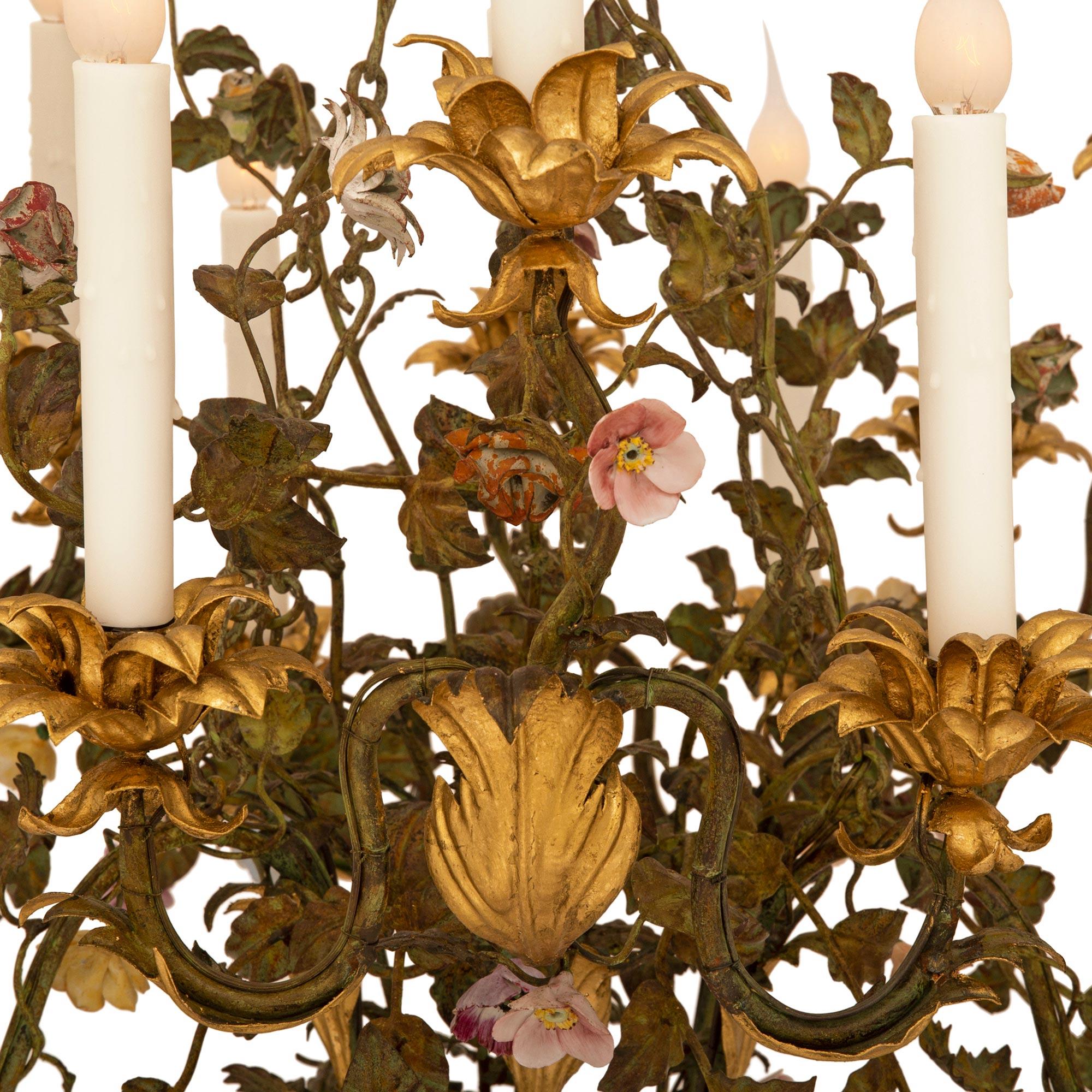 Italian 19th Century Louis XV St. Tole, Gilt Metal And Saxe Porcelain Chandelier For Sale 2