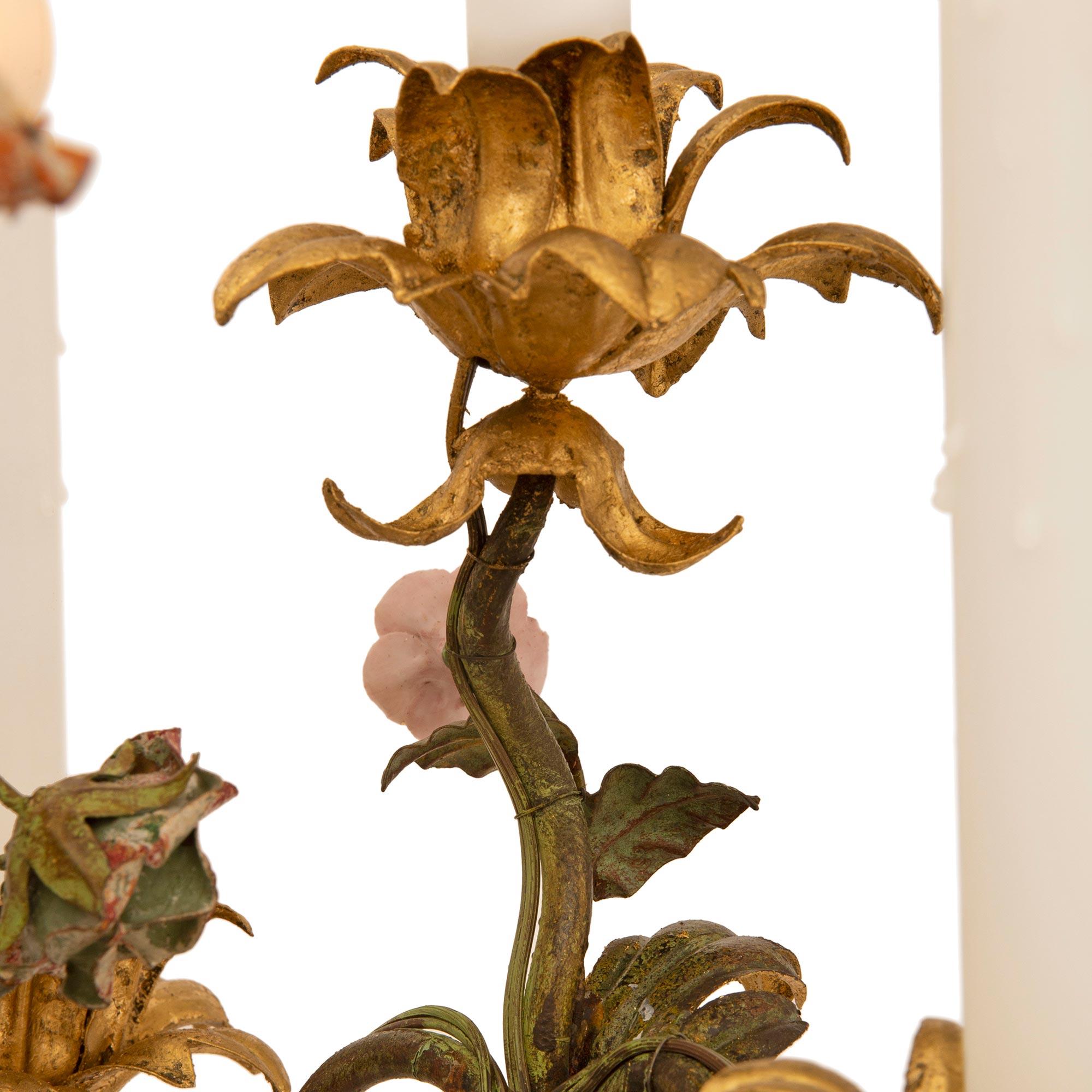 Italian 19th Century Louis XV St. Tole, Gilt Metal And Saxe Porcelain Chandelier For Sale 3