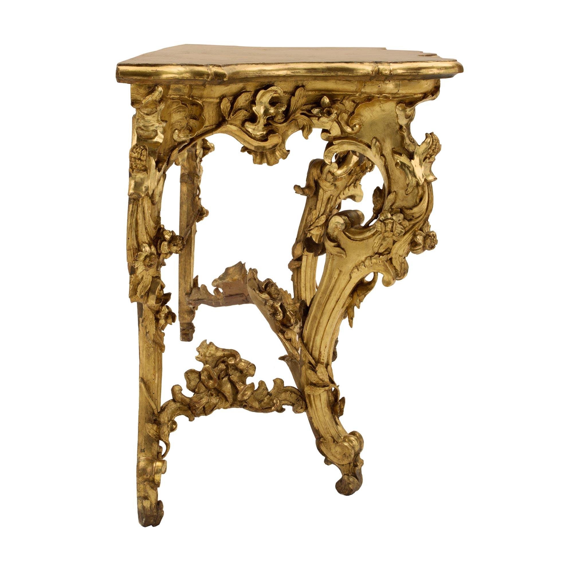 Italian 19th Century Louis XV Style Finely Carved Giltwood Freestanding Console For Sale 1