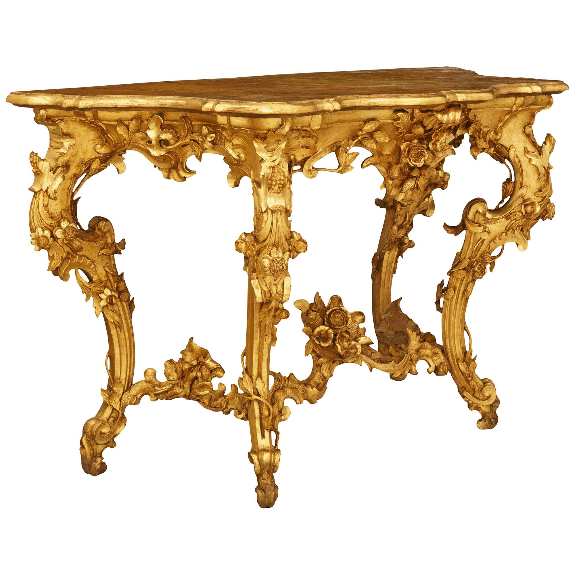 Consola independiente italiana del siglo XIX, estilo Luis XV, de madera dorada finamente tallada Italiano en venta