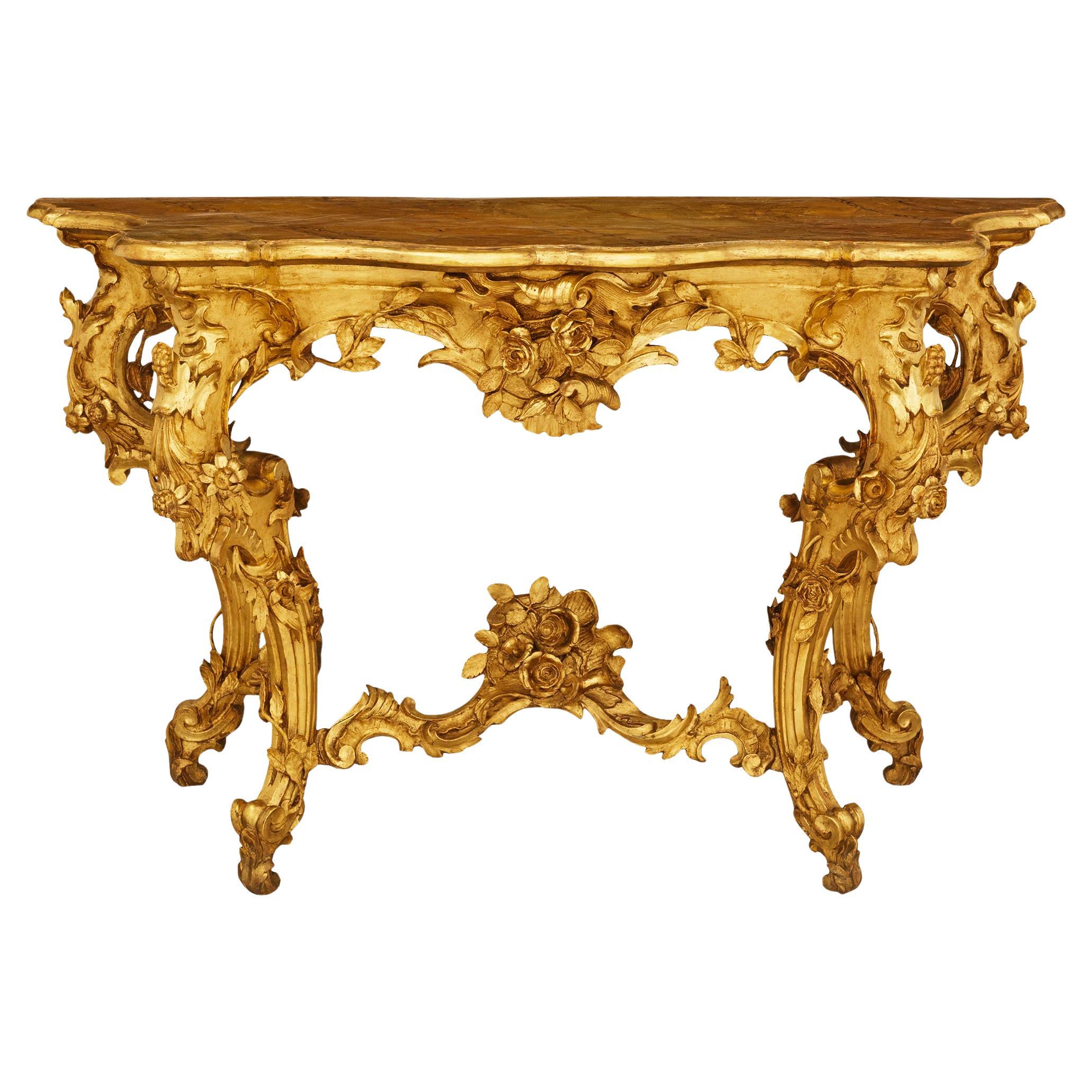 Consola independiente italiana del siglo XIX, estilo Luis XV, de madera dorada finamente tallada