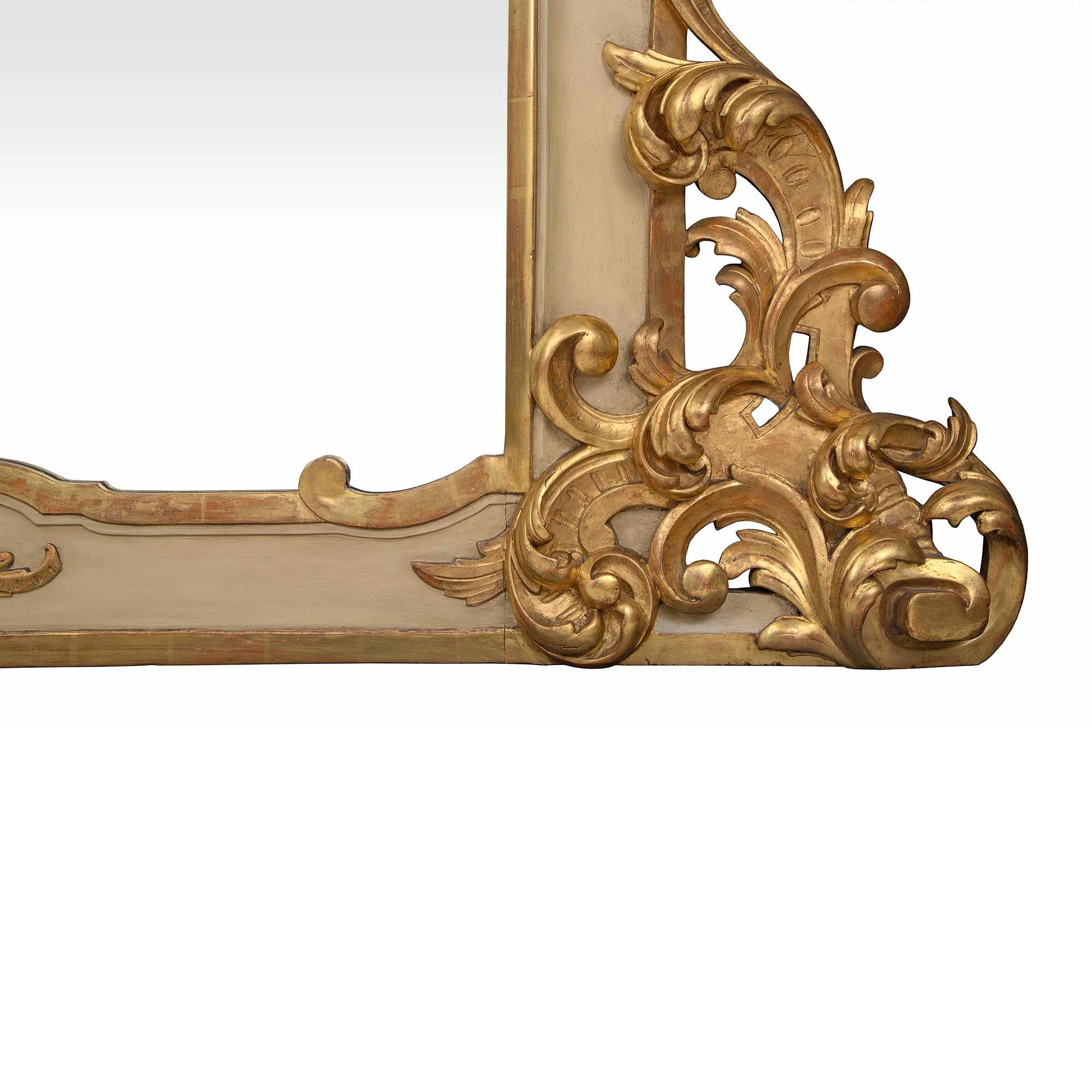 Italian 19th Century Louis XV Style Patinated off White and Giltwood Mirror For Sale 3