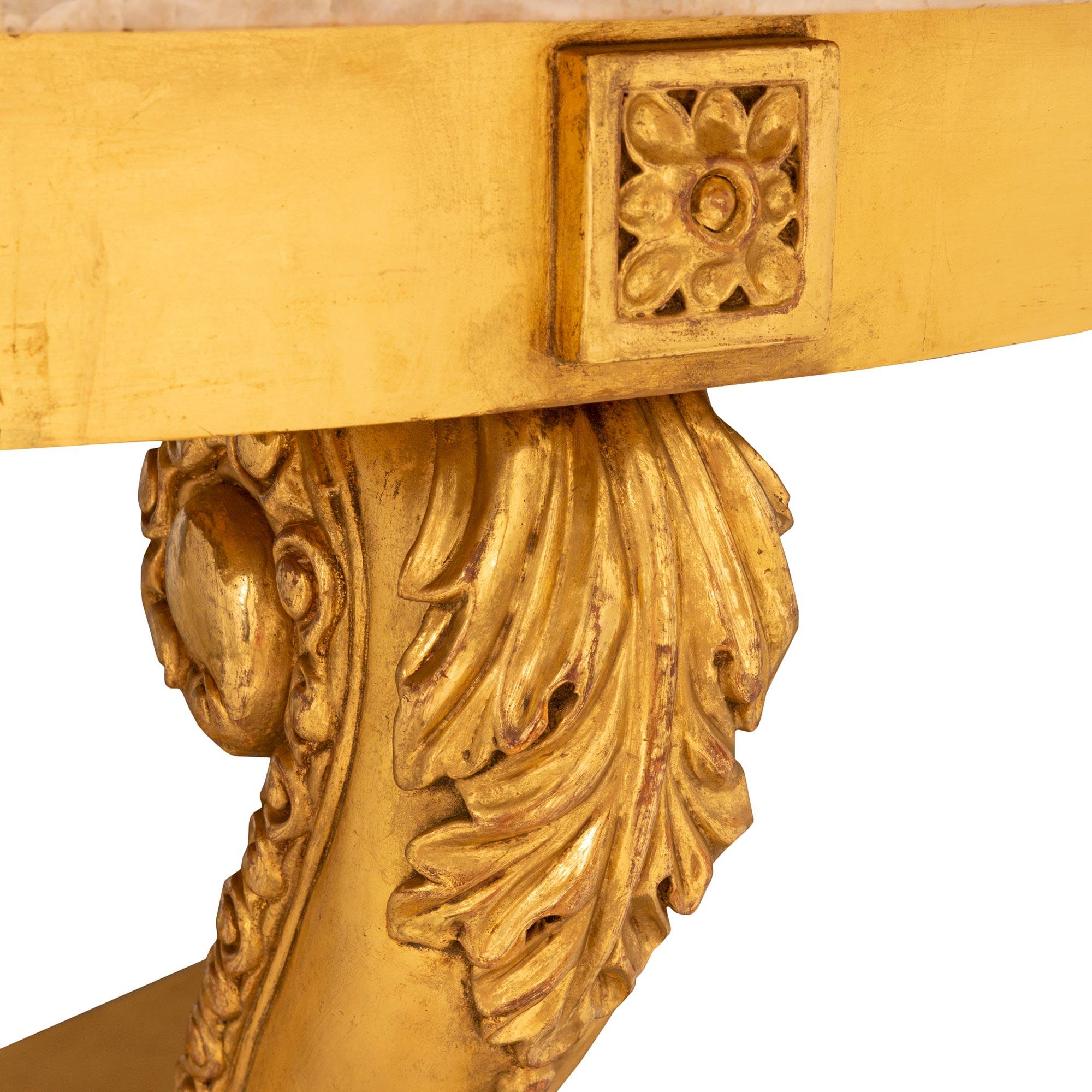 XIXe siècle Table centrale italienne Louis XVI du 19ème siècle en bois doré et pierre d'albâtre en vente