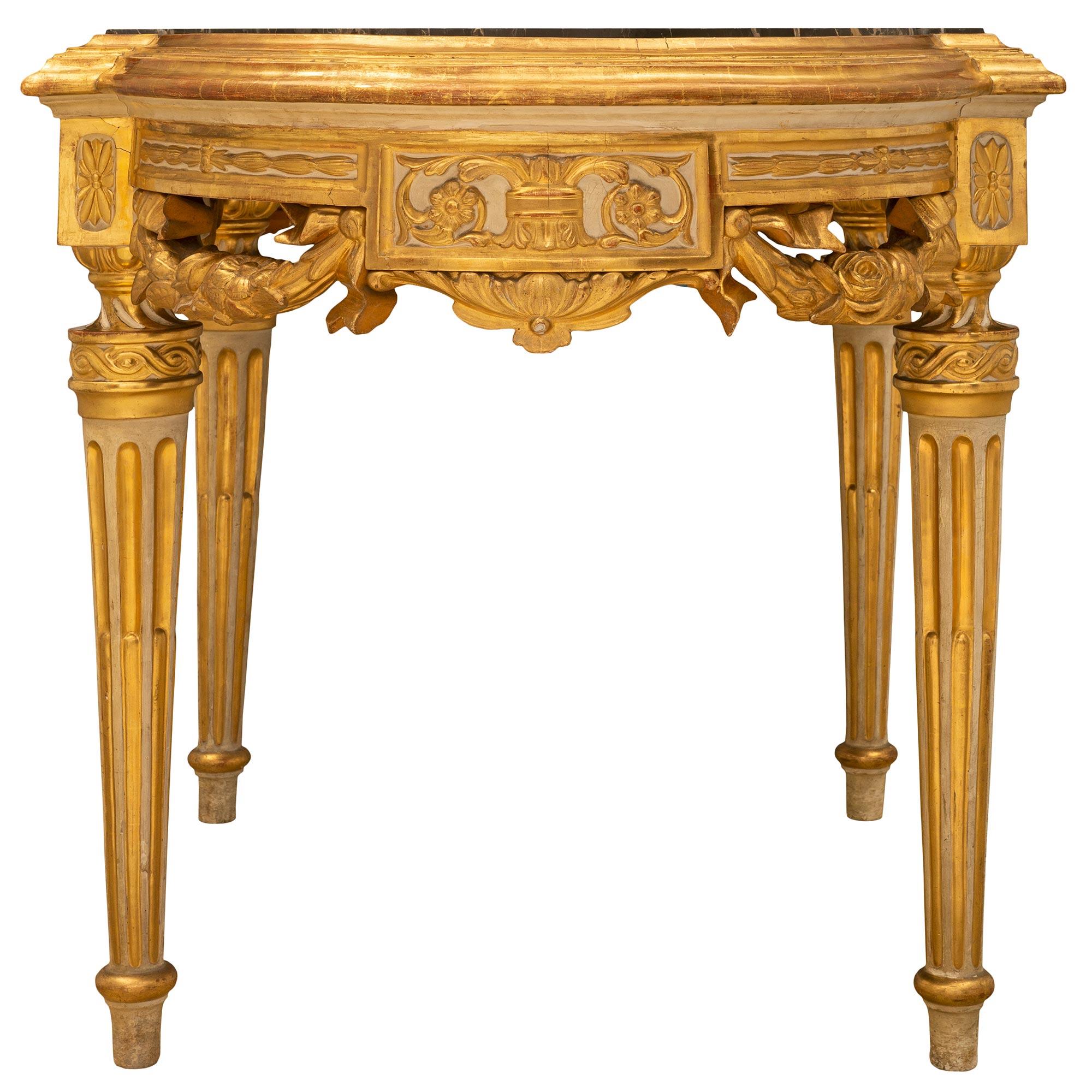 Italian 19th Century Louis XVI St. Giltwood Center Table In Good Condition For Sale In West Palm Beach, FL