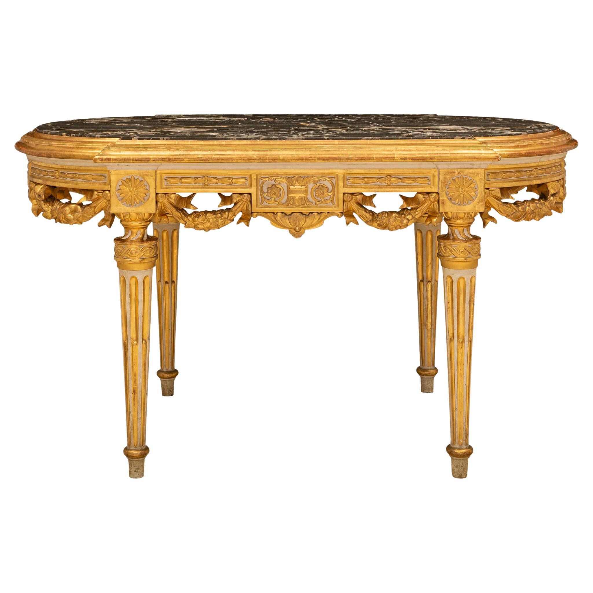 Table centrale italienne Louis XVI du 19ème siècle en bois doré en vente