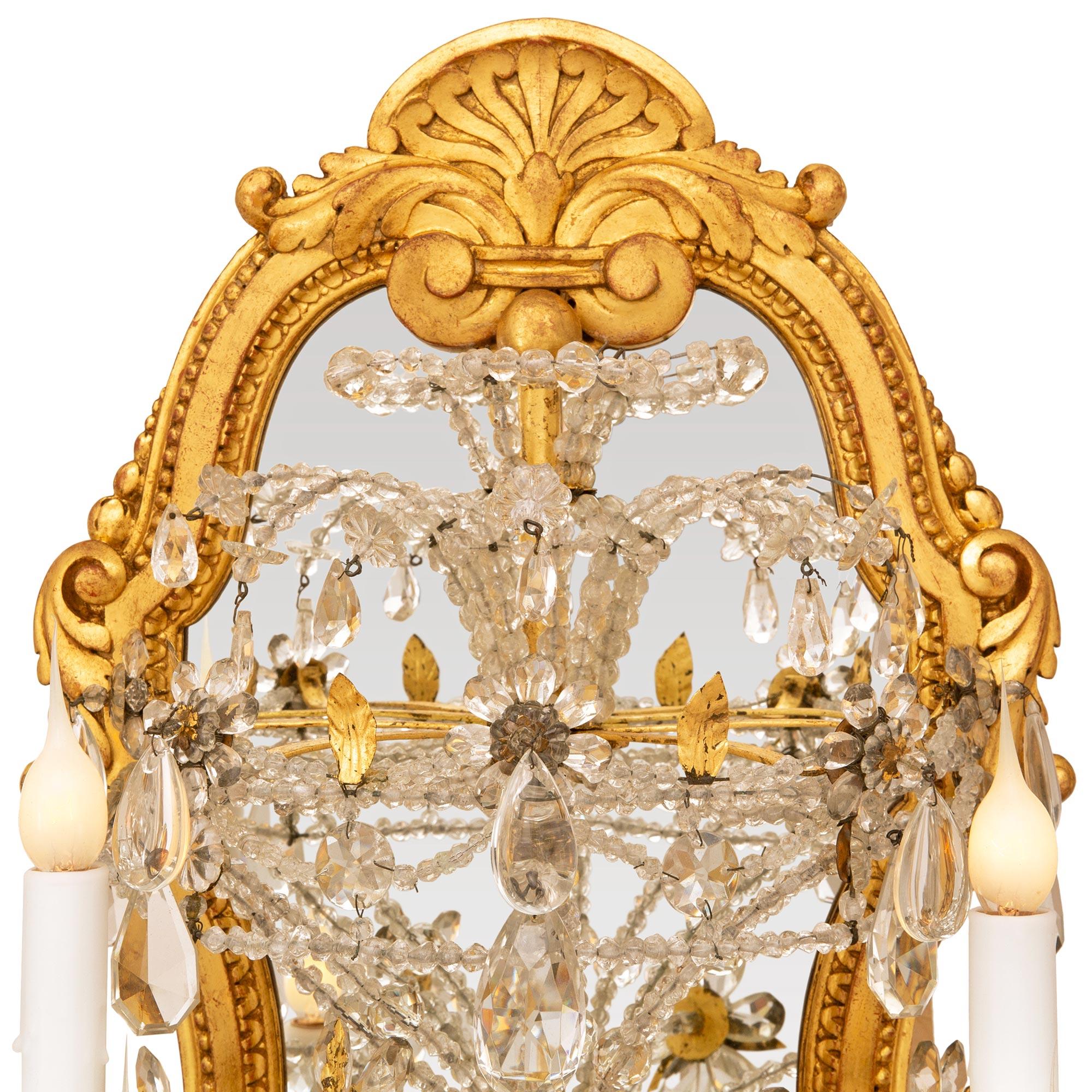 Apliques italianos de madera dorada, espejo y cristal del siglo XIX, estilo Luis XVI Vidrio en venta