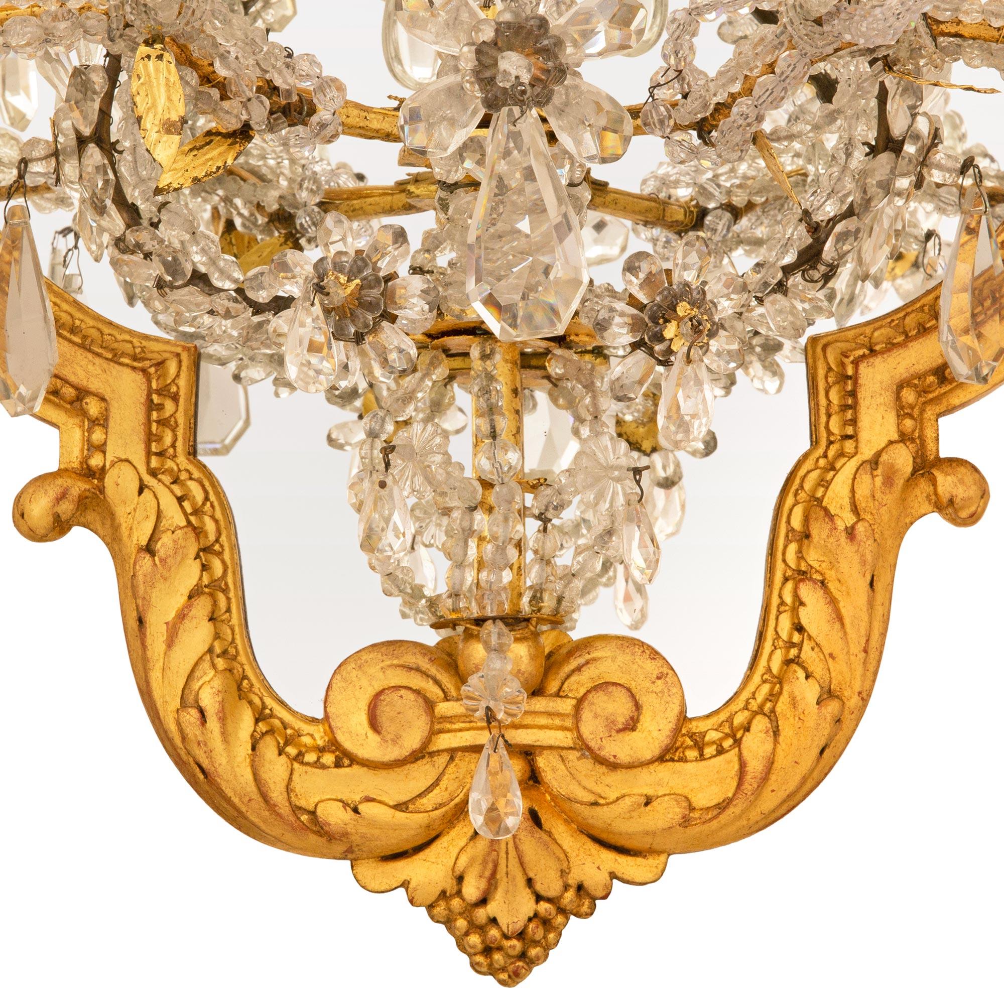 Apliques italianos de madera dorada, espejo y cristal del siglo XIX, estilo Luis XVI en venta 3