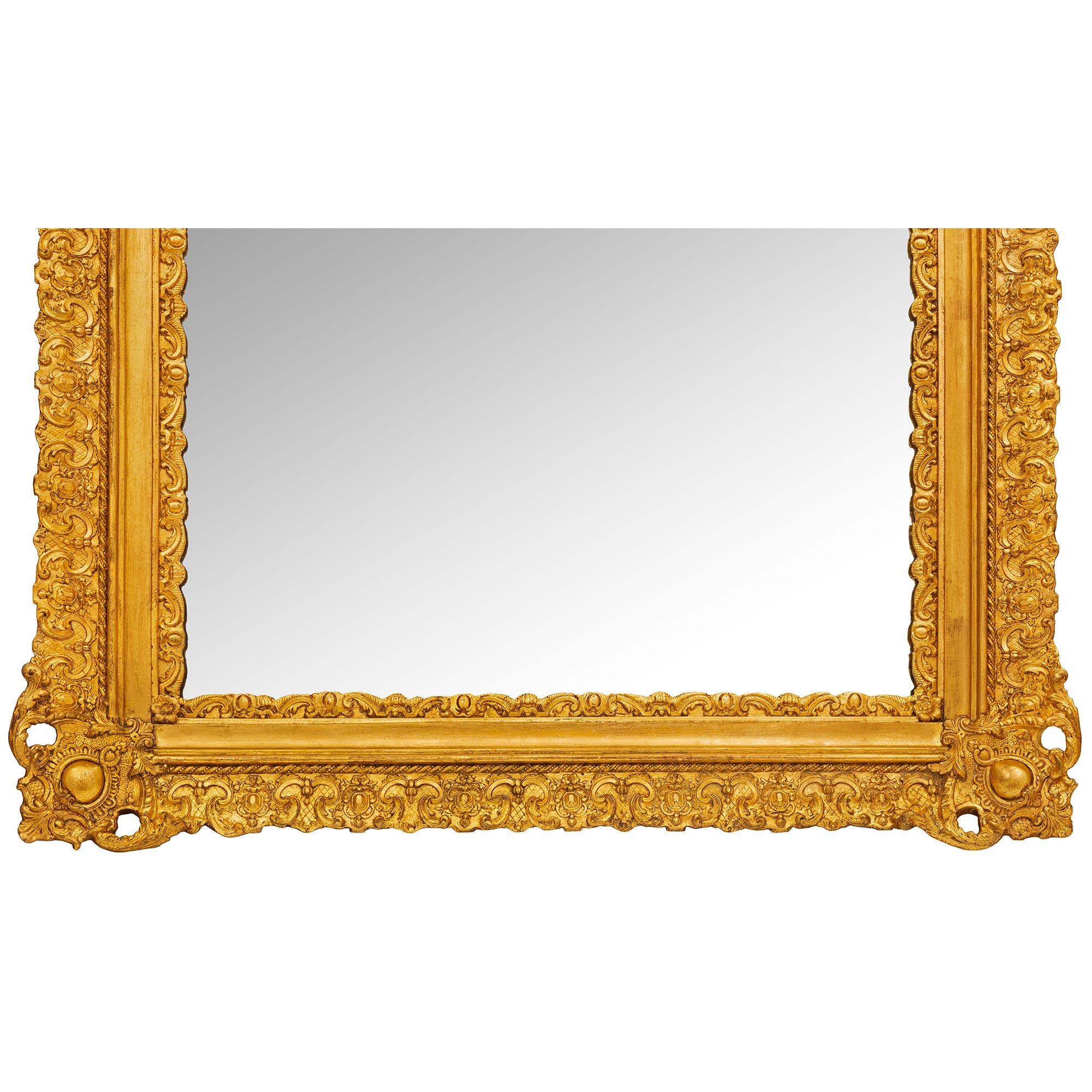 Miroir italien du 19ème siècle en bois doré de style Louis XVI en vente 2