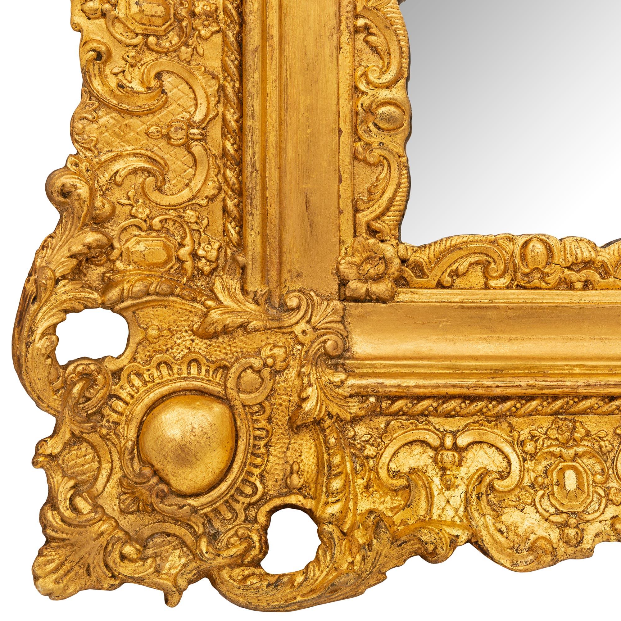 Miroir italien du 19ème siècle en bois doré de style Louis XVI en vente 3