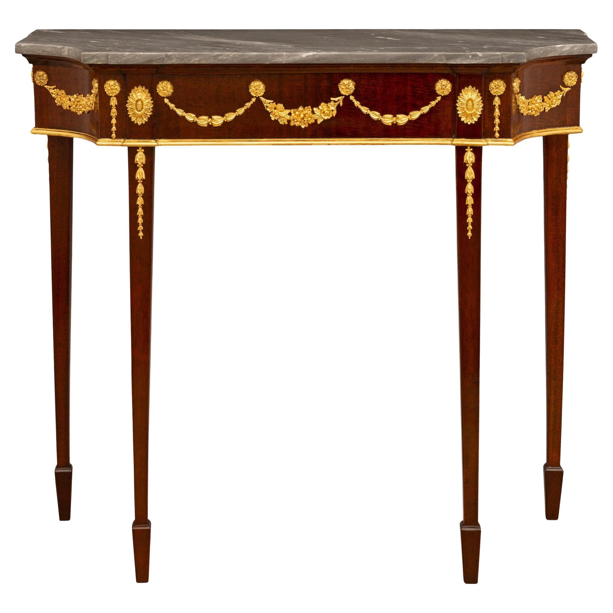 Console italienne Louis XVI du 19ème siècle en acajou, bois doré et marbre