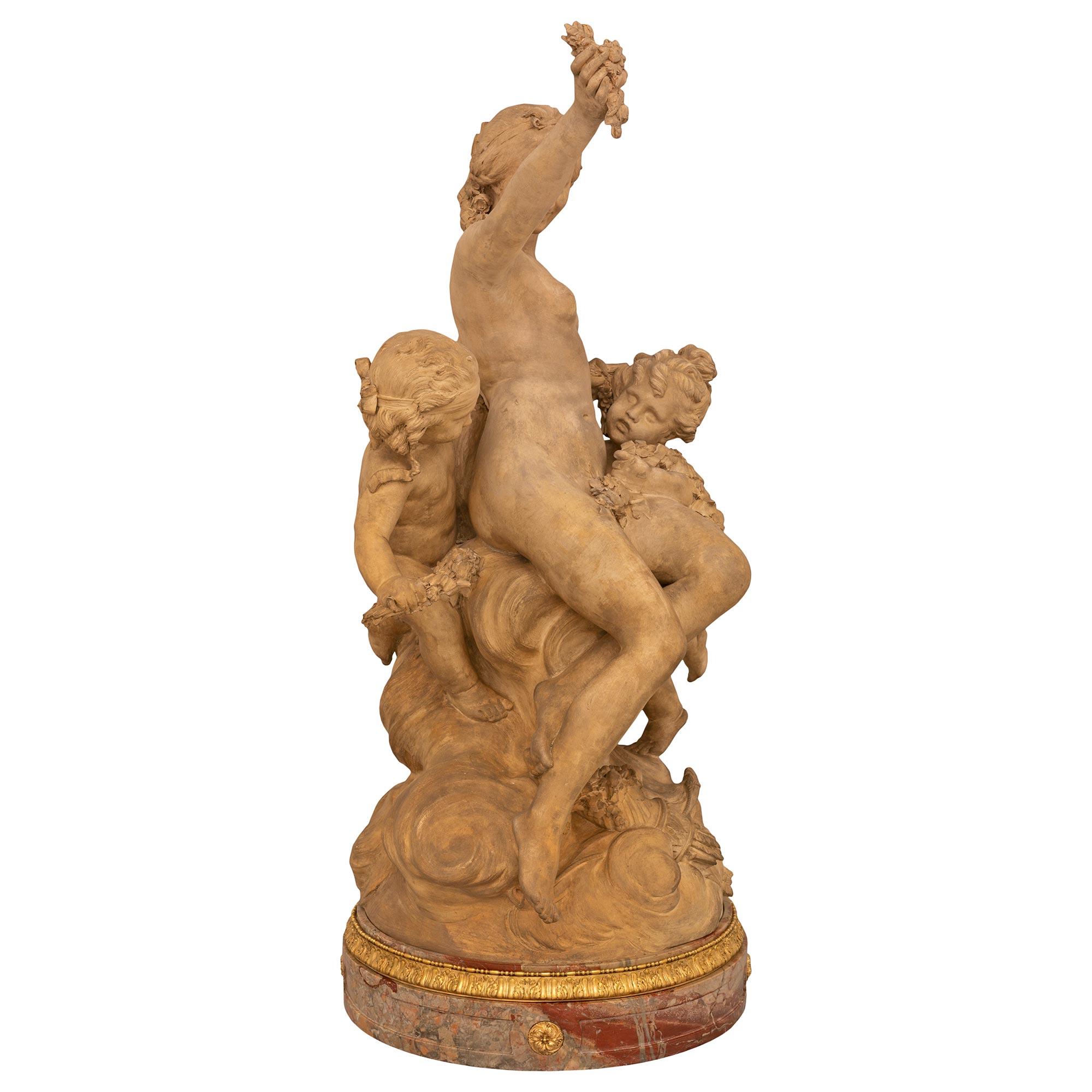 Italienische Terrakotta-Statue aus Marmor, Goldbronze und Terrakotta im Stil Louis XVI. des 19. Jahrhunderts im Angebot 1