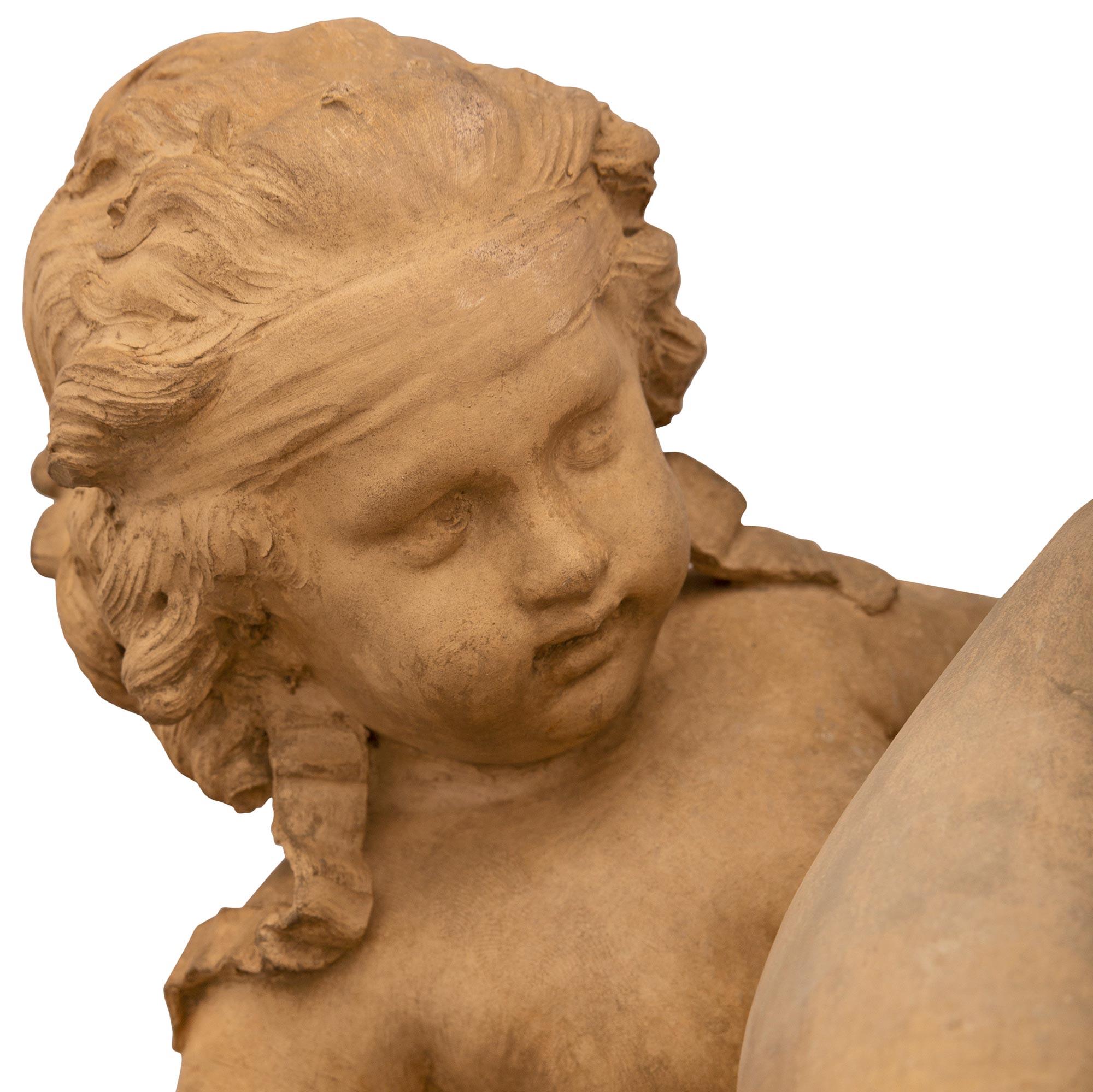 Italienische Terrakotta-Statue aus Marmor, Goldbronze und Terrakotta im Stil Louis XVI. des 19. Jahrhunderts im Angebot 4