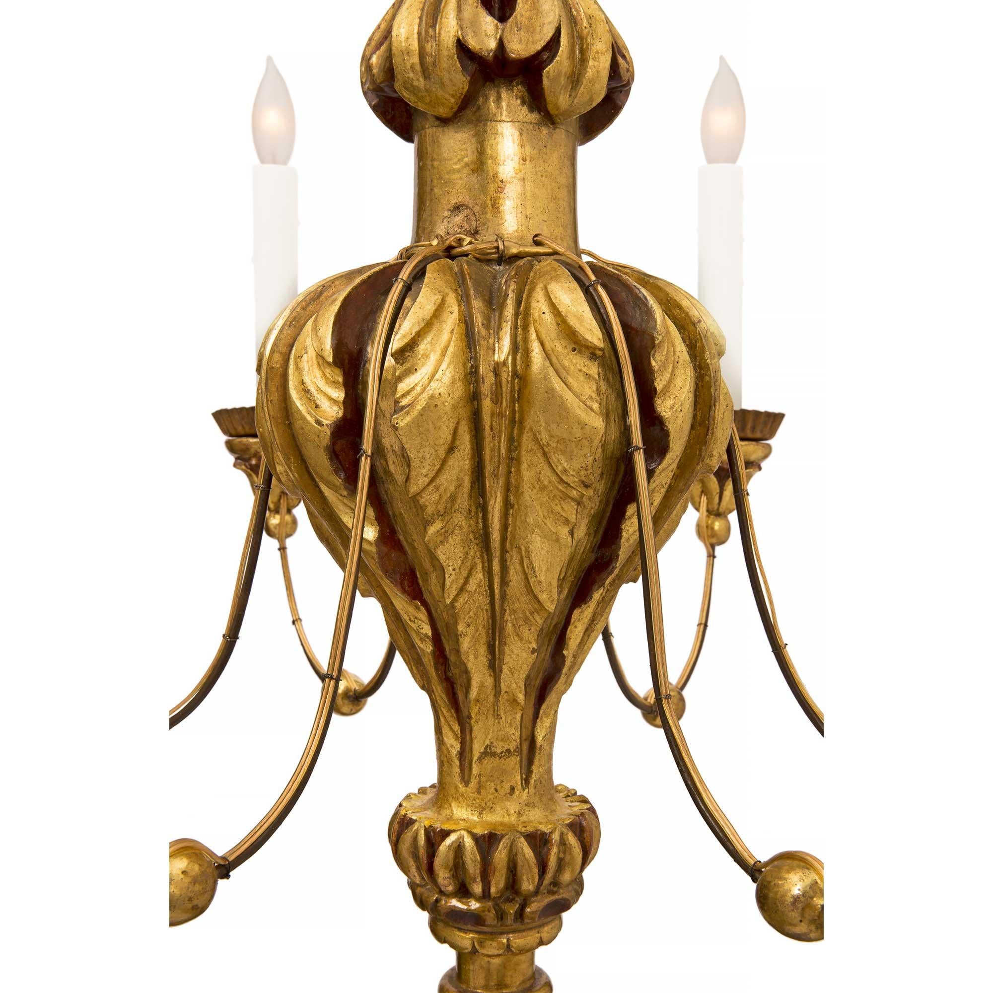 Italiano Lampadario italiano del XIX secolo Luigi XVI di Santa Mecca, policromo e in metallo pressato in vendita