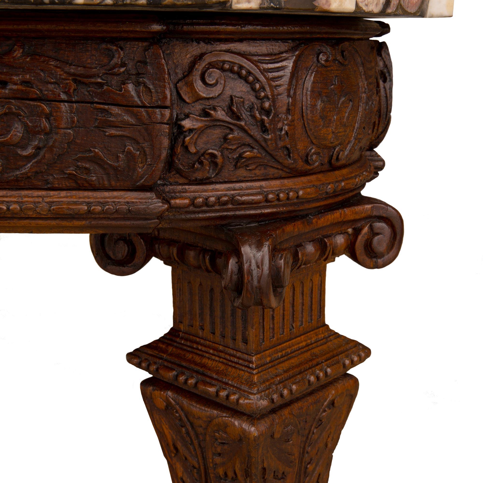 Table basse italienne Louis XVI du XIXe siècle en chêne et marbre Brèche De Médicis en vente 2