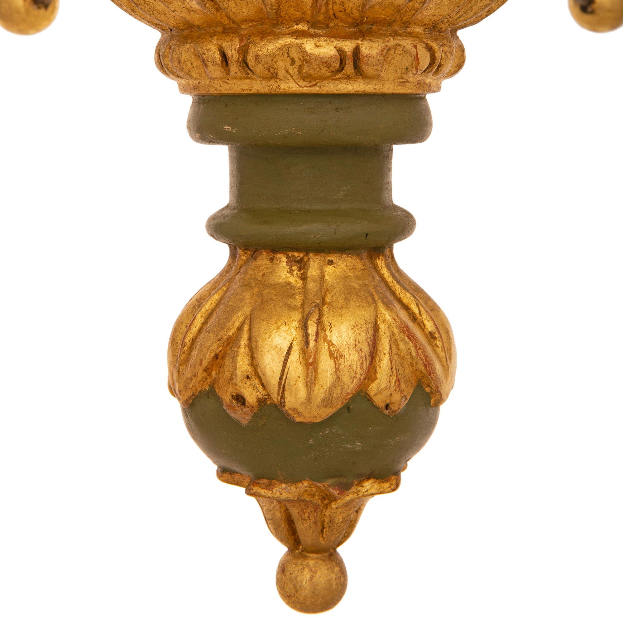 Italian 19th Century Louis XVI St. Patinated And Giltwood Chandelier For Sale 1