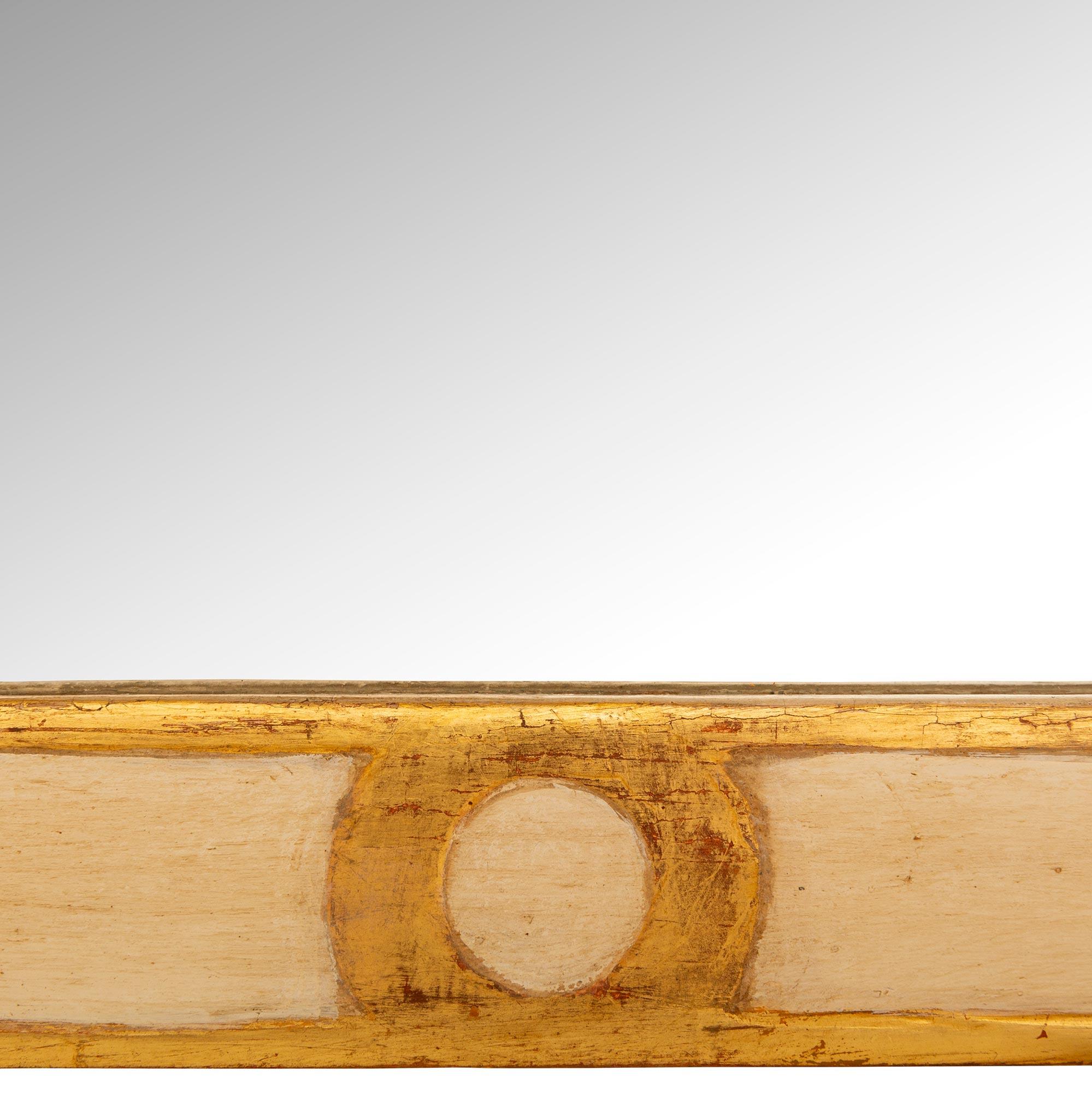 Italienisch 19. Jahrhundert Louis XVI st. patiniert und Giltwood Spiegel im Angebot 4